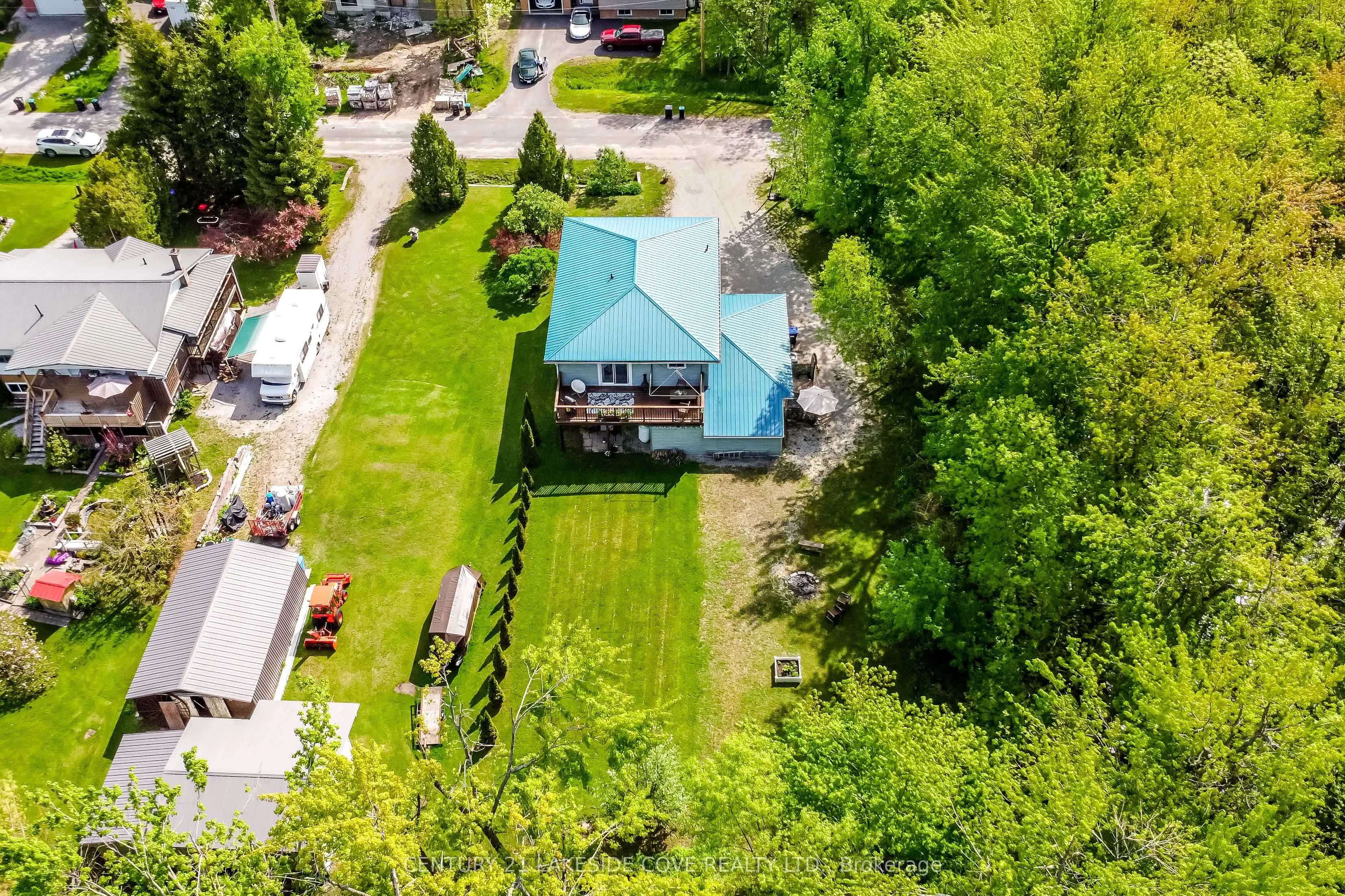 3976 Woodland Drive