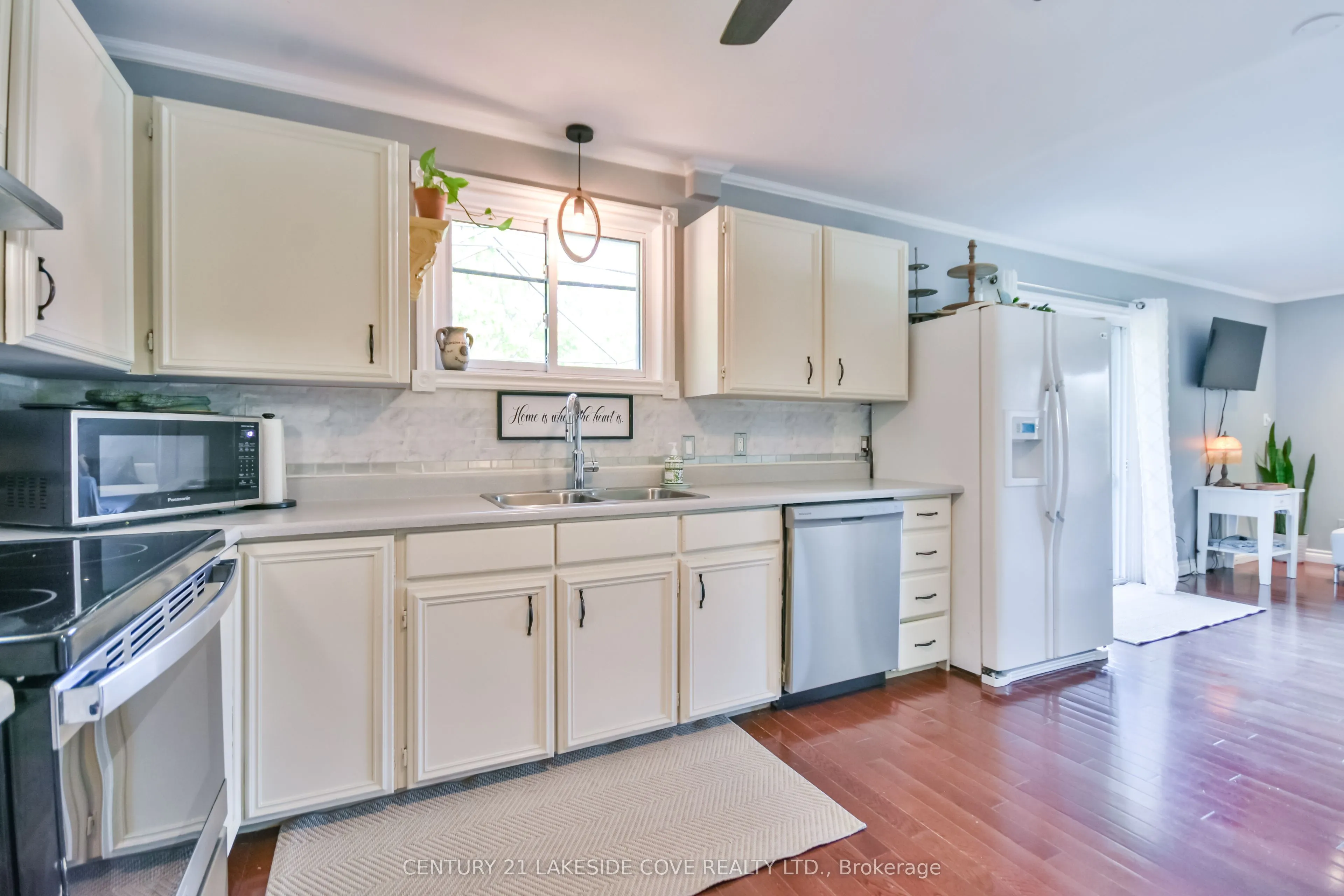 3976 Woodland Drive
