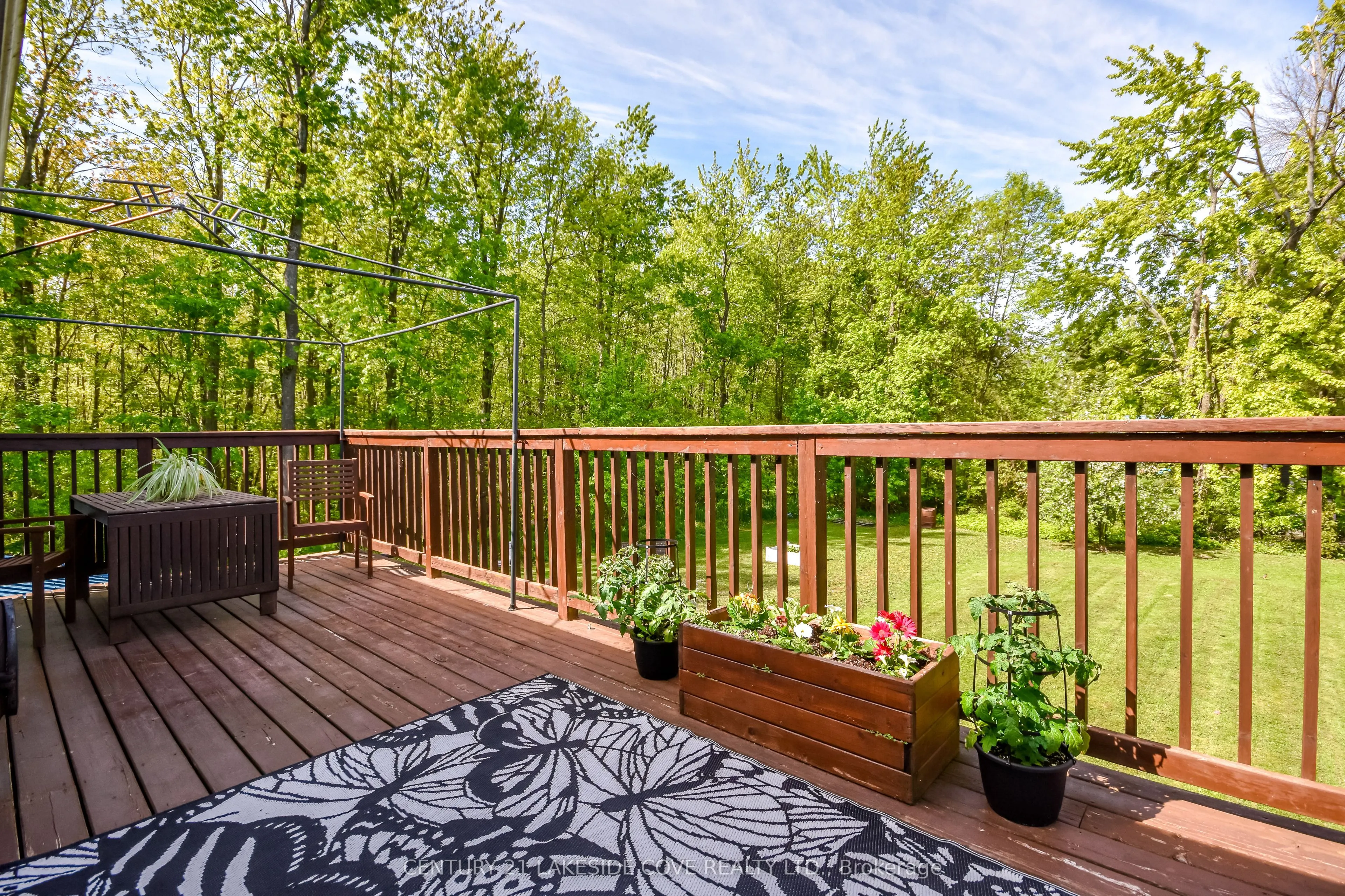 3976 Woodland Drive