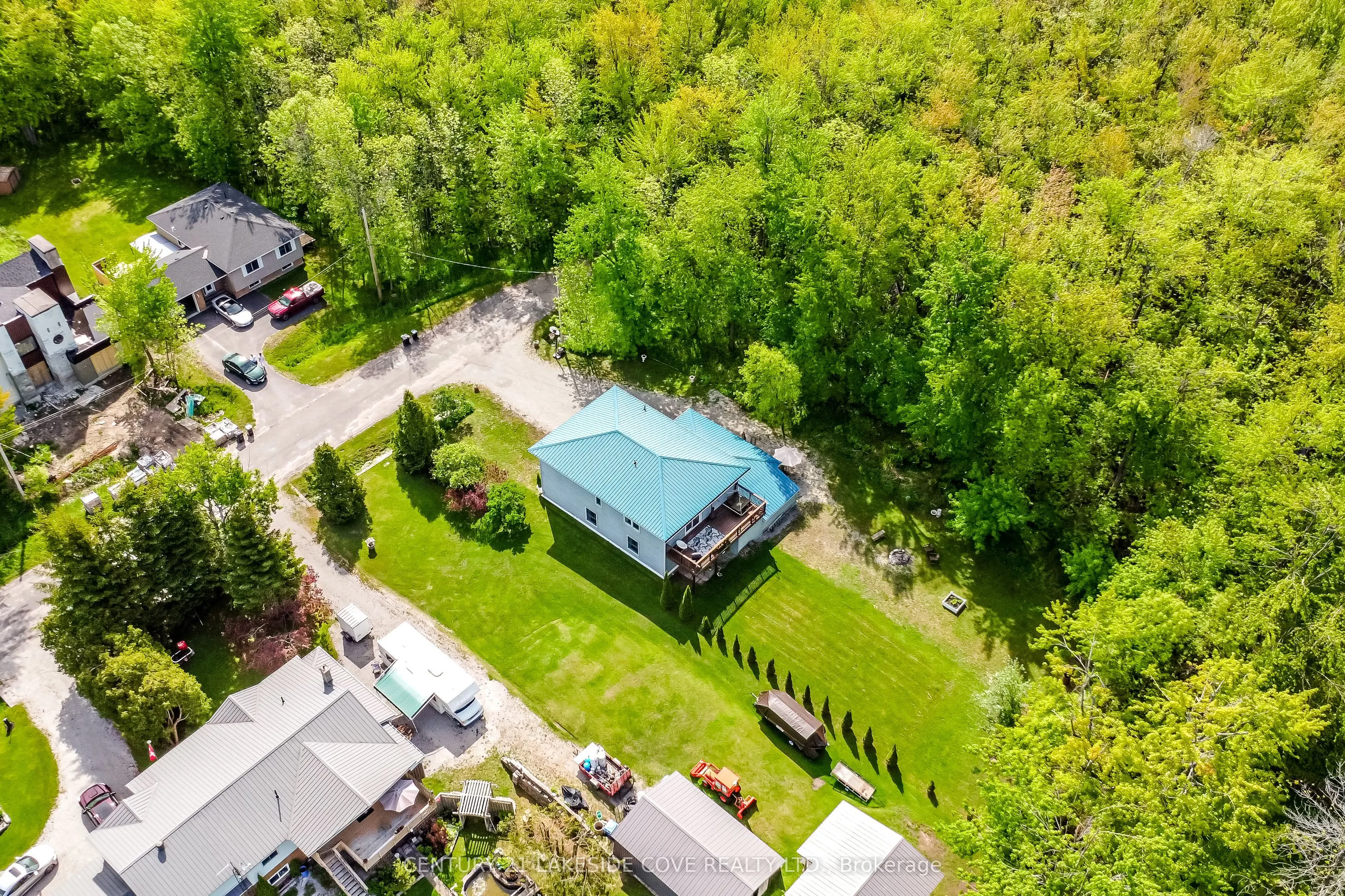 3976 Woodland Drive