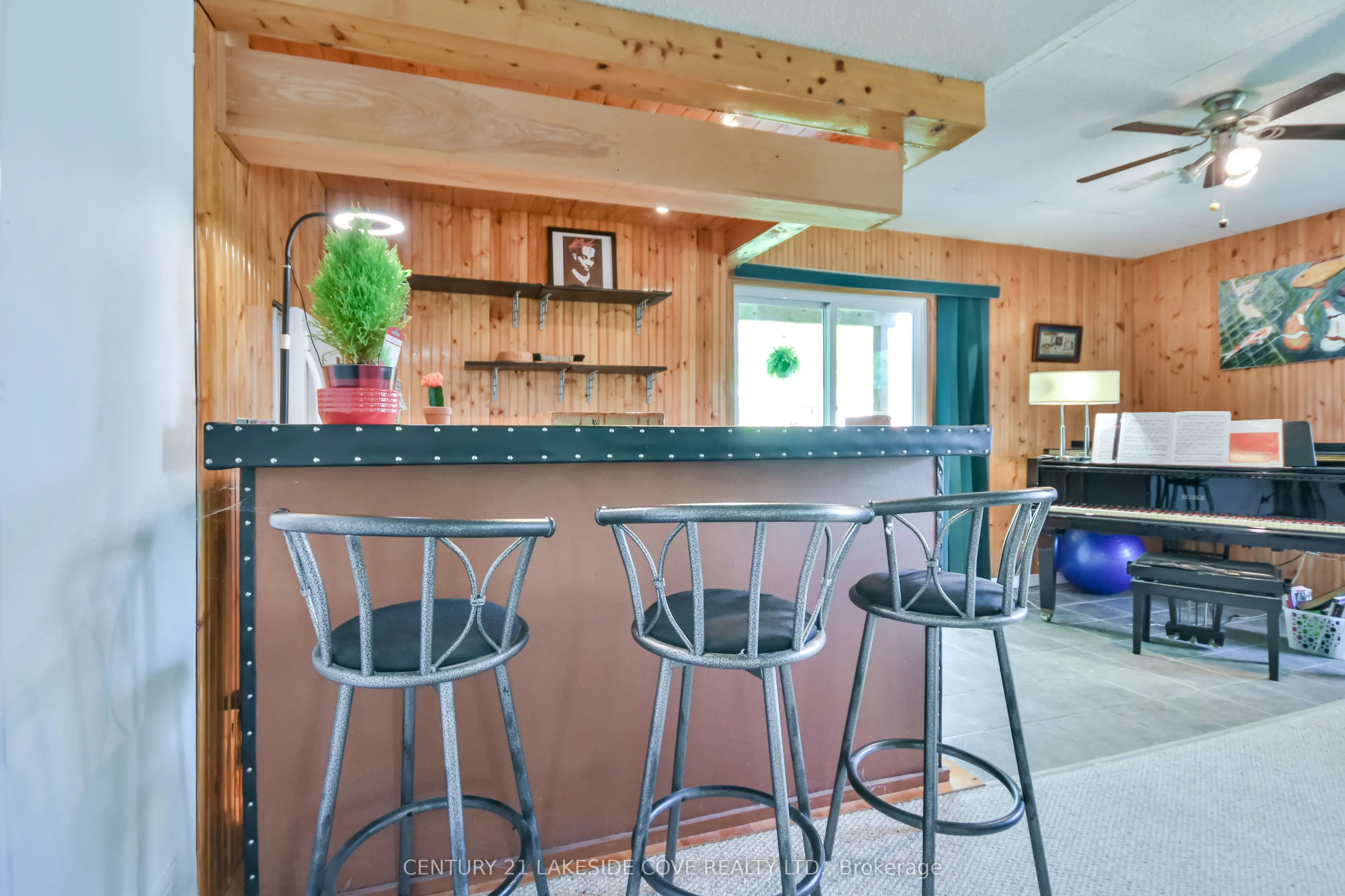 3976 Woodland Drive