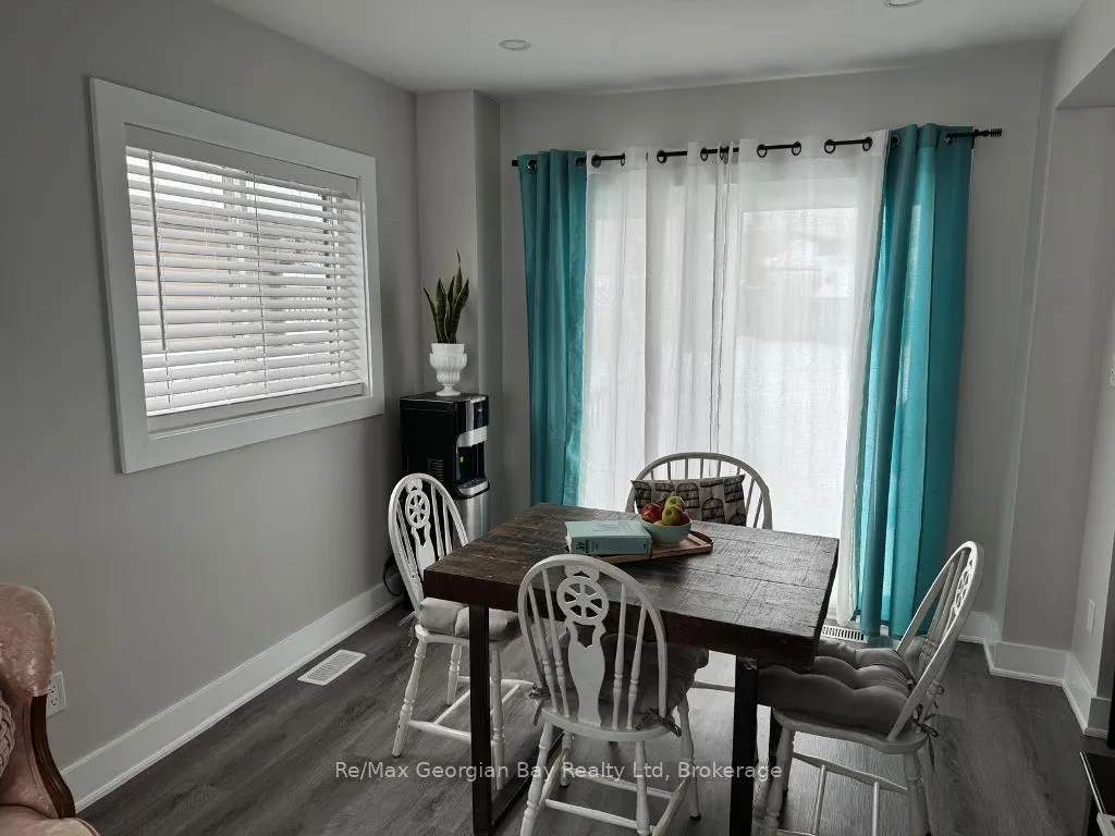334 ROSE Crescent