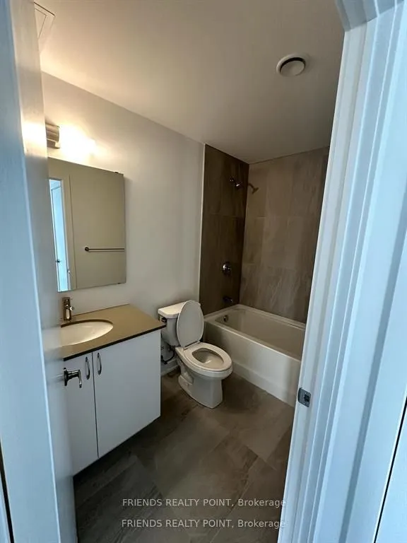 56 Lakeside Terrace, #814