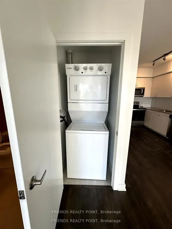56 Lakeside Terrace, #814