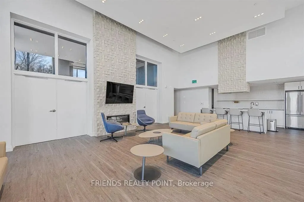 56 Lakeside Terrace, #814