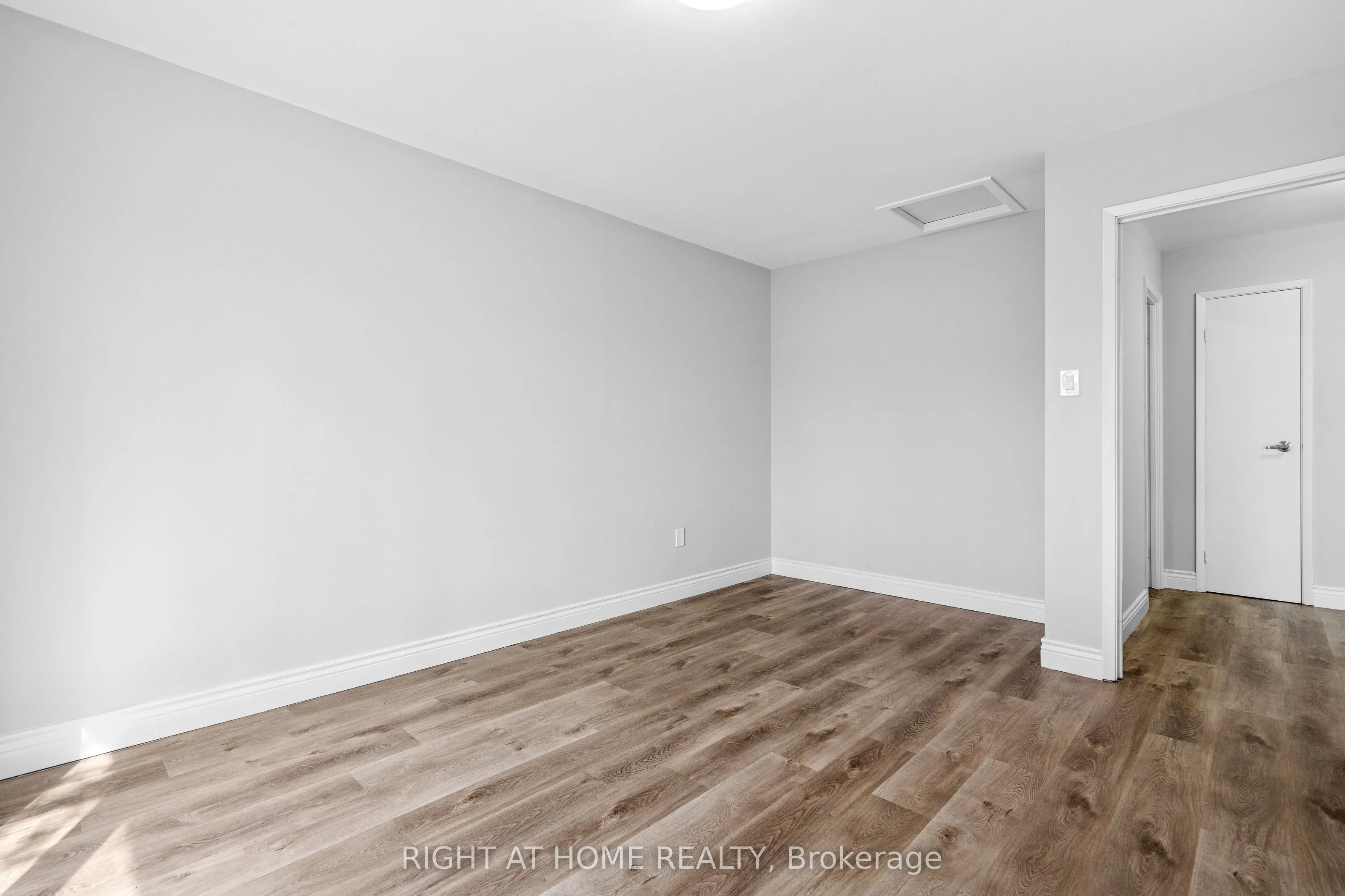 21 Ashdale Court
