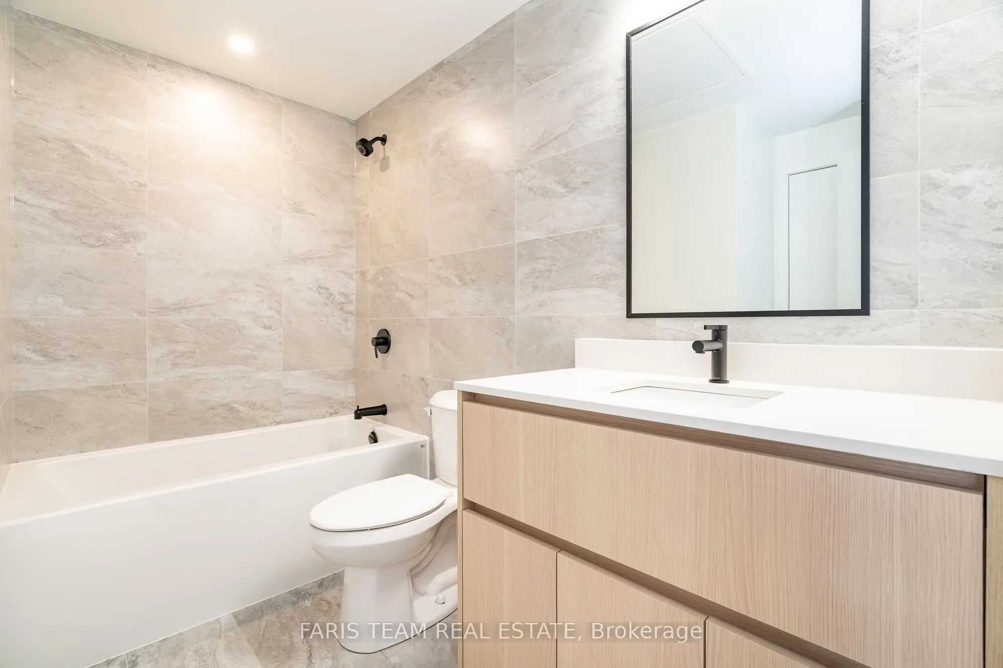 31 Huron Street #209