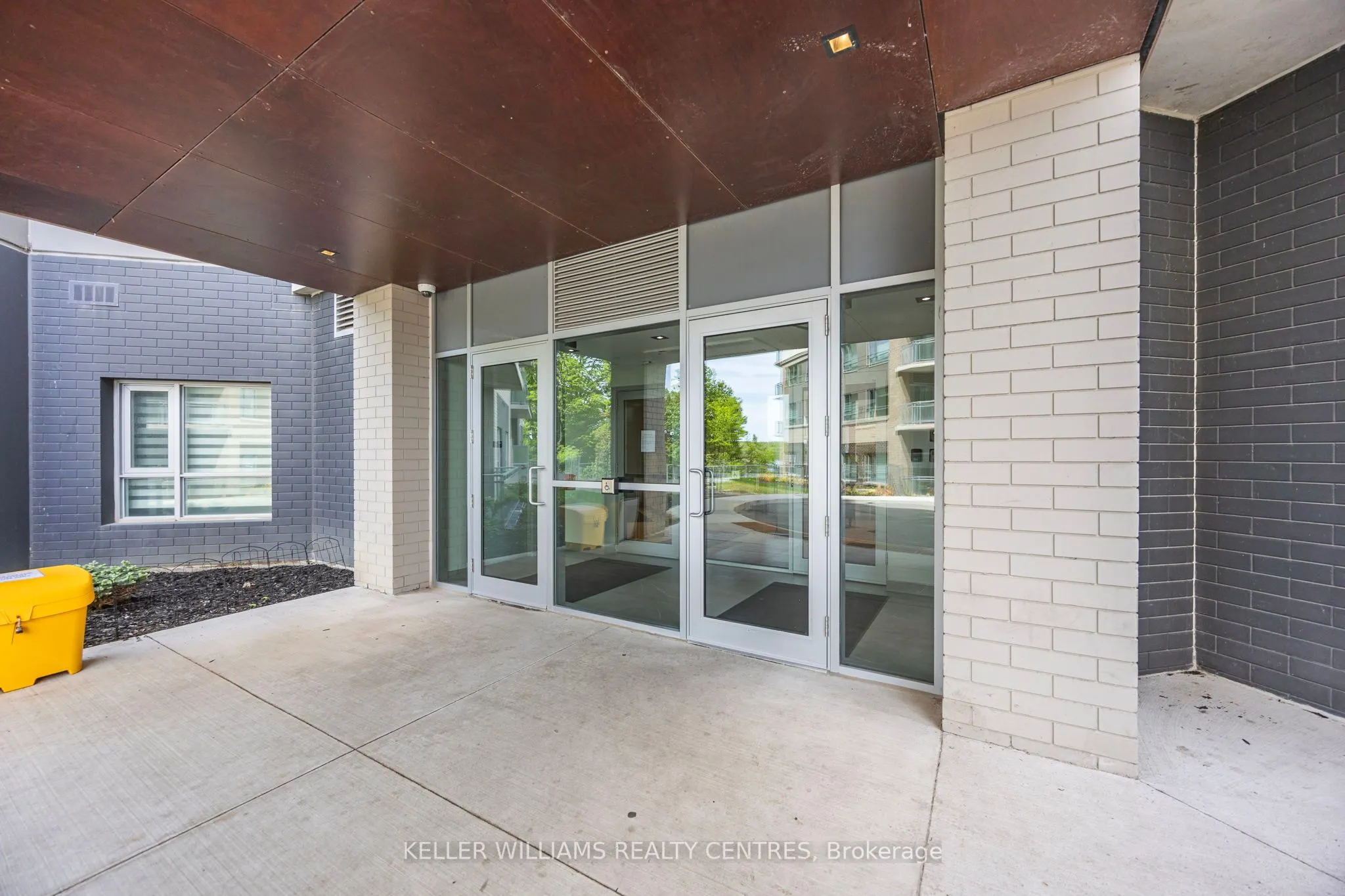 58 Lakeside Terrace, #303