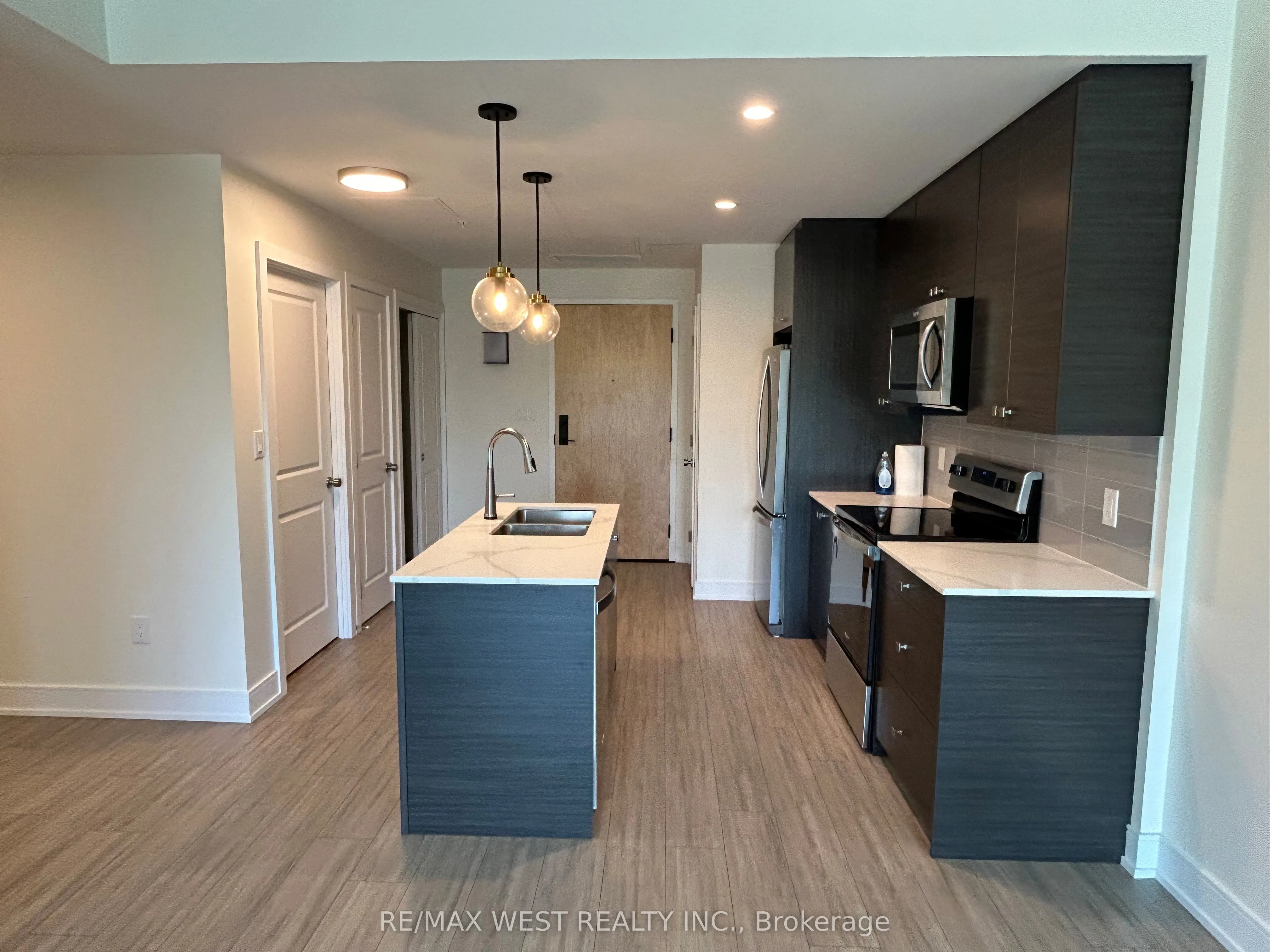121 Mary Street, #313