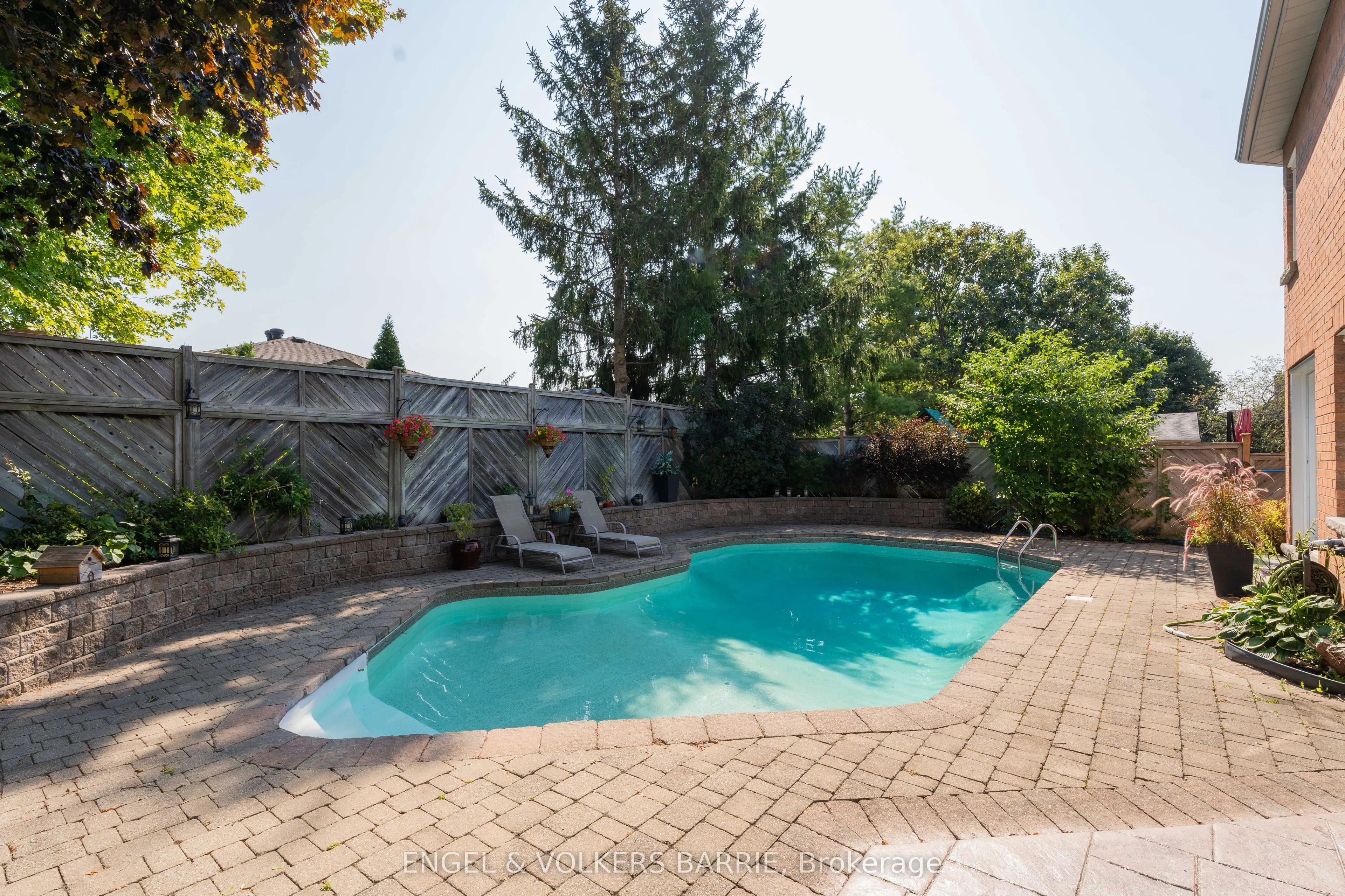 19 Grand Forest Drive