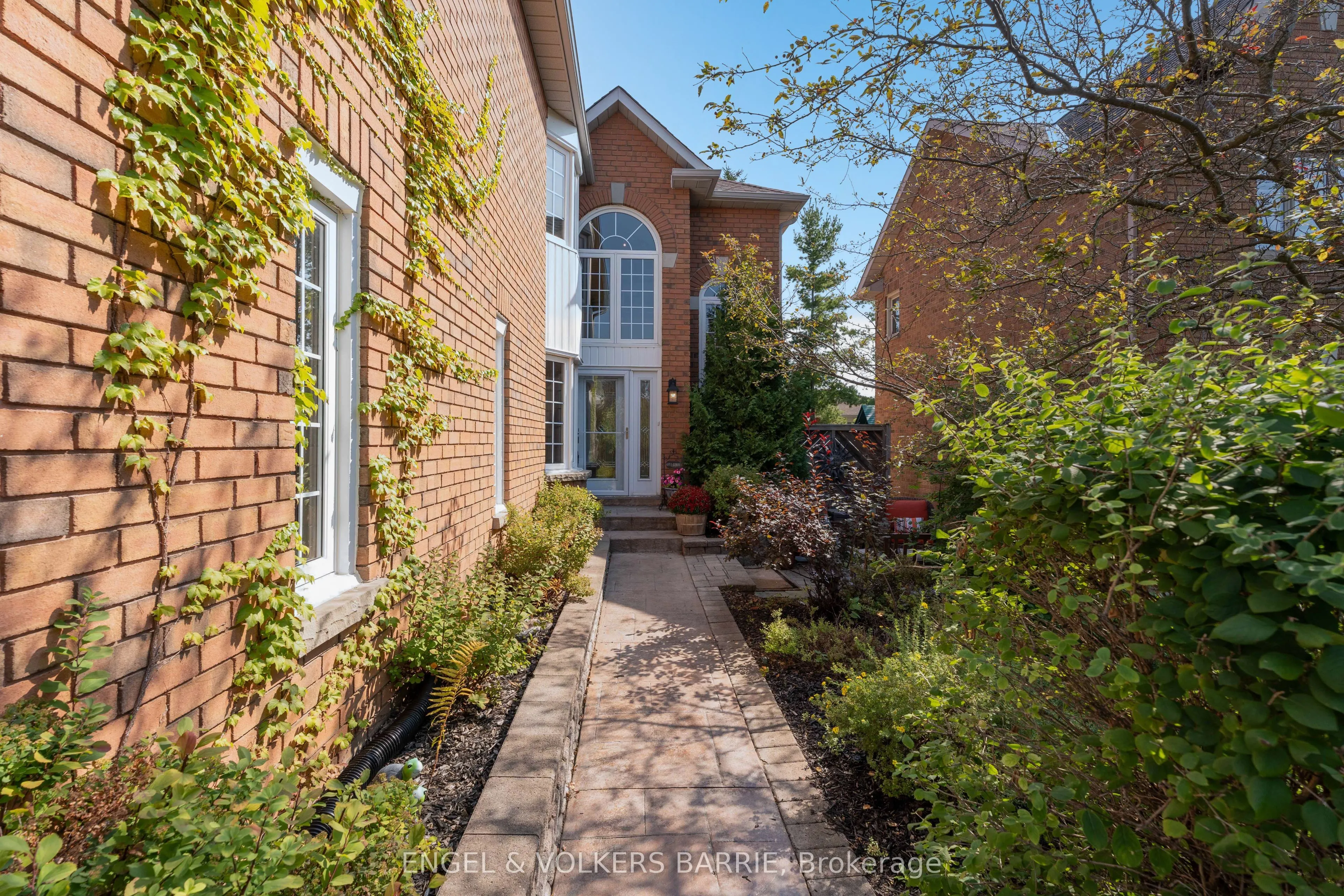 19 Grand Forest Drive
