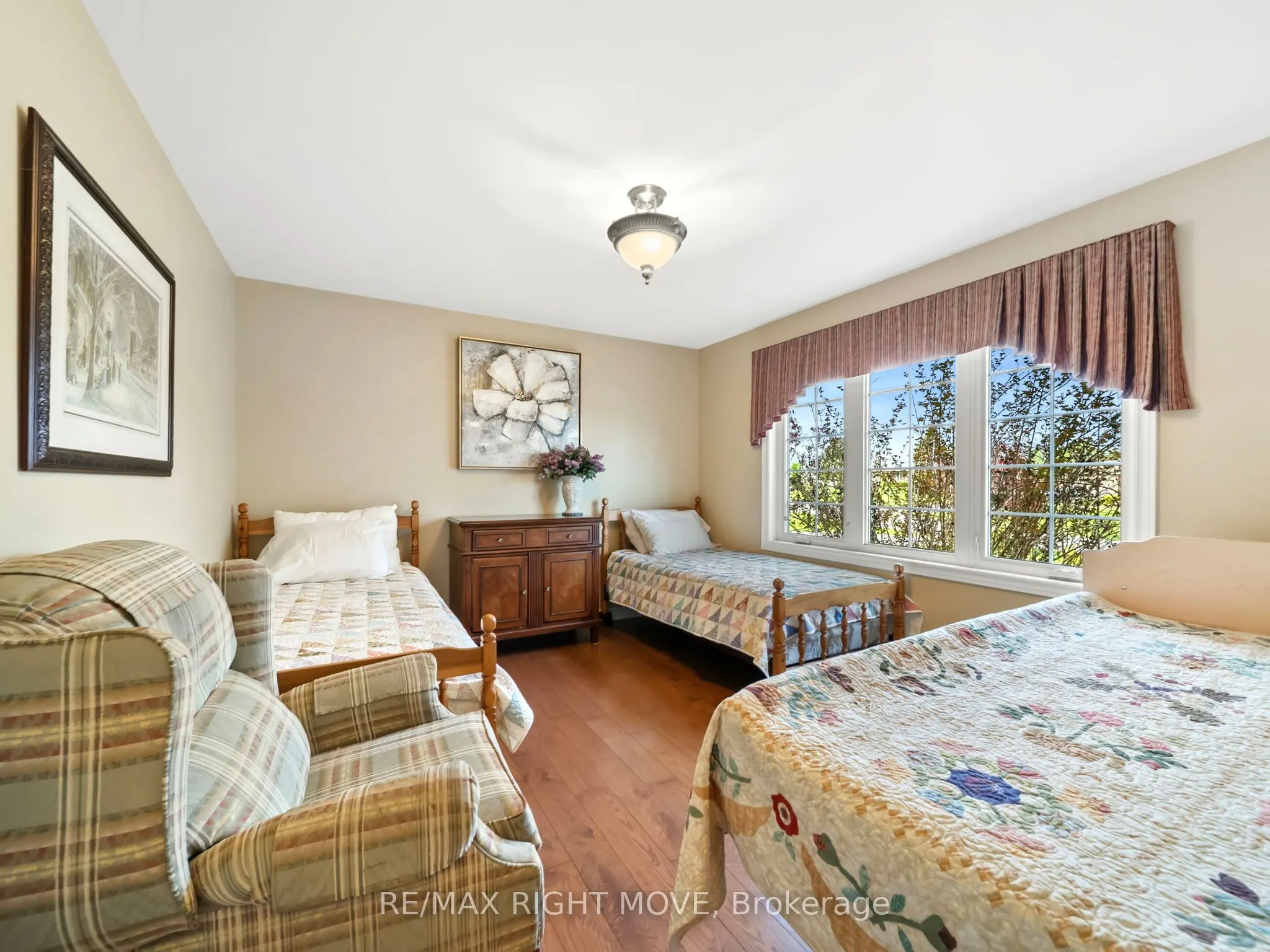 4672 Zachary Crescent