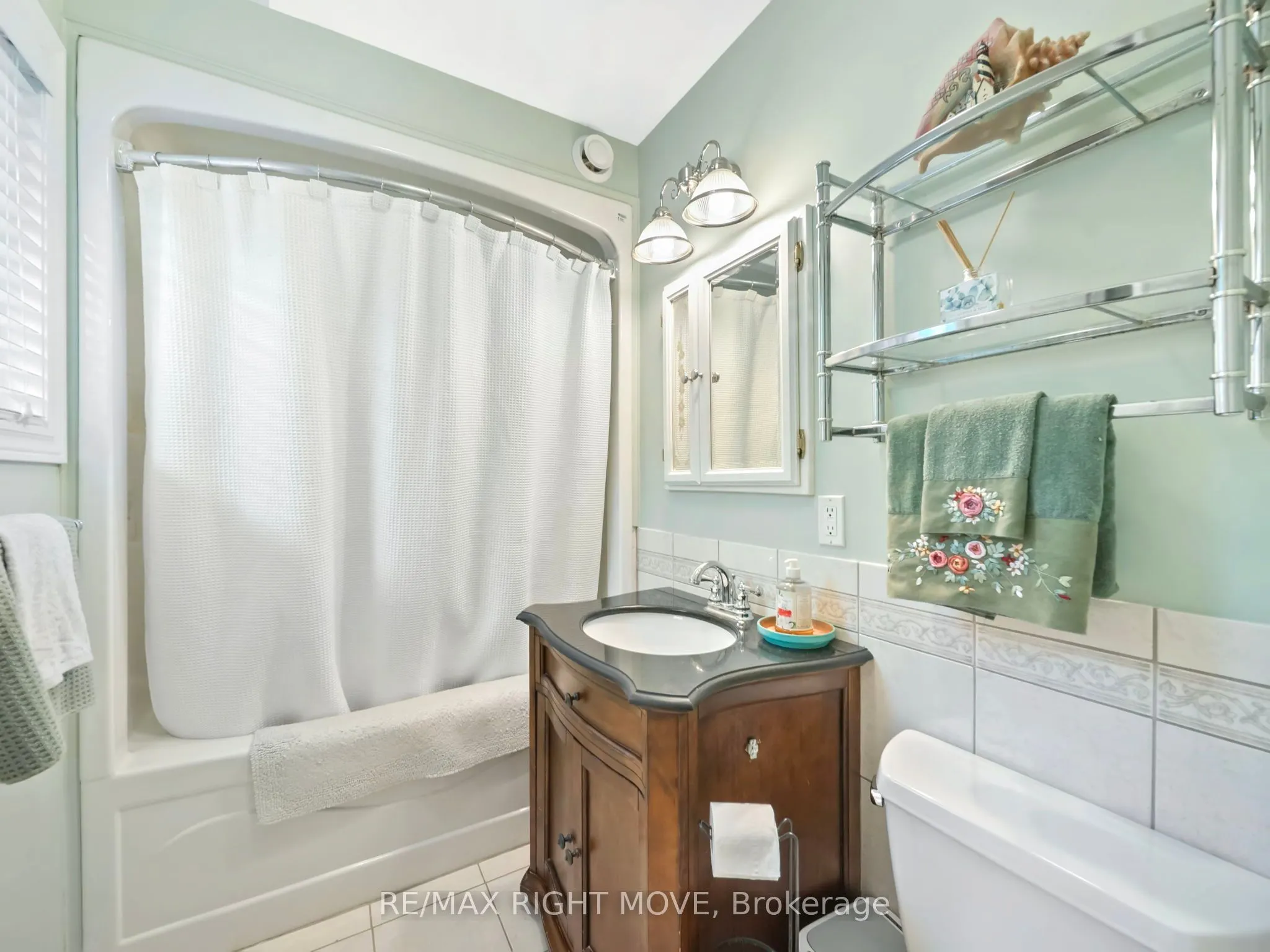 4672 Zachary Crescent