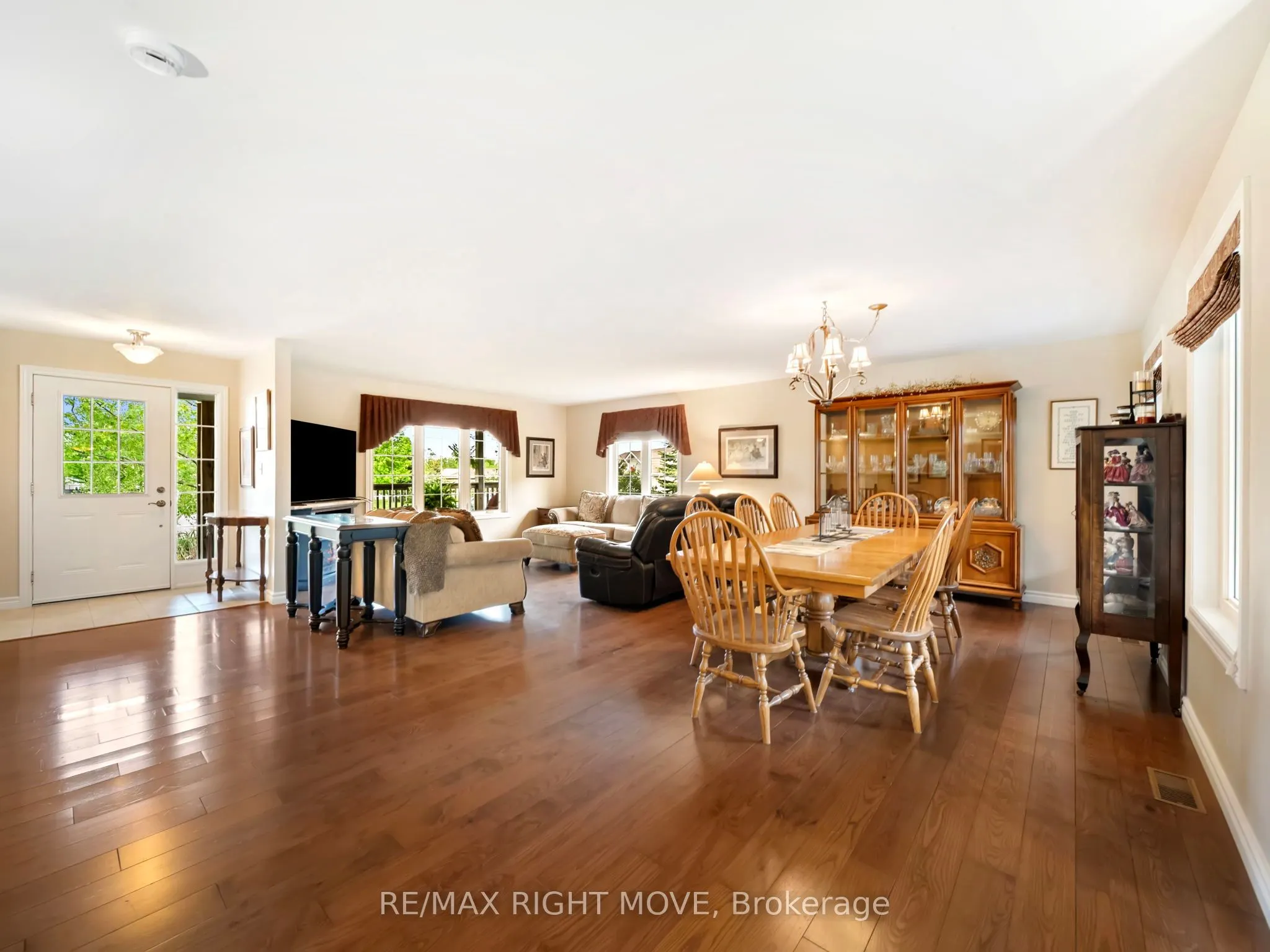 4672 Zachary Crescent