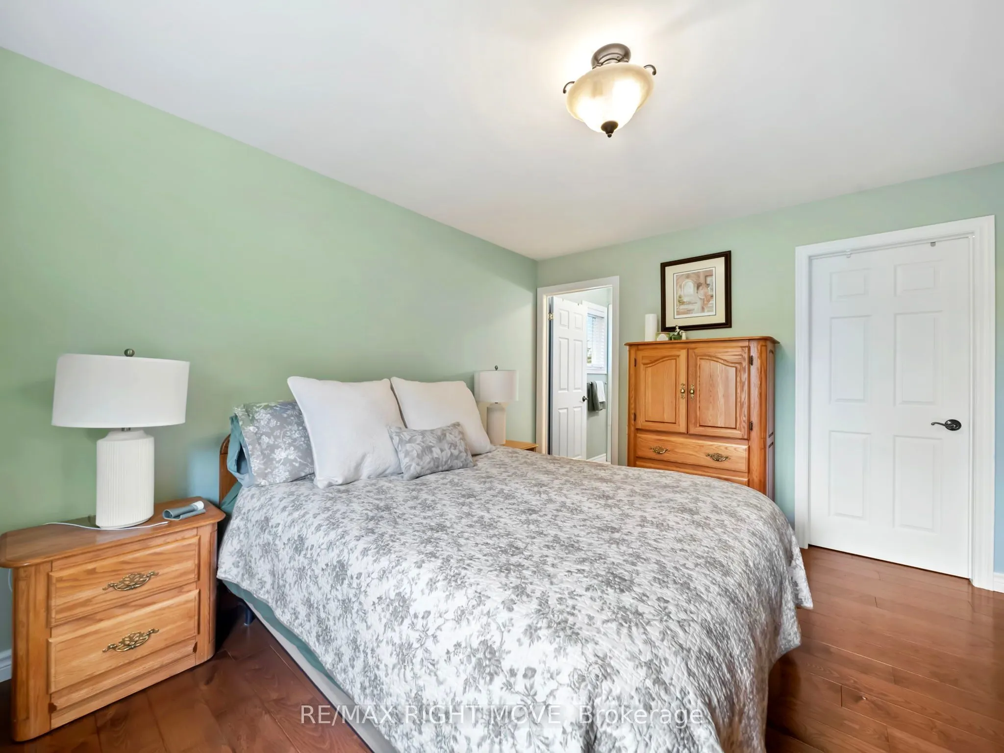 4672 Zachary Crescent