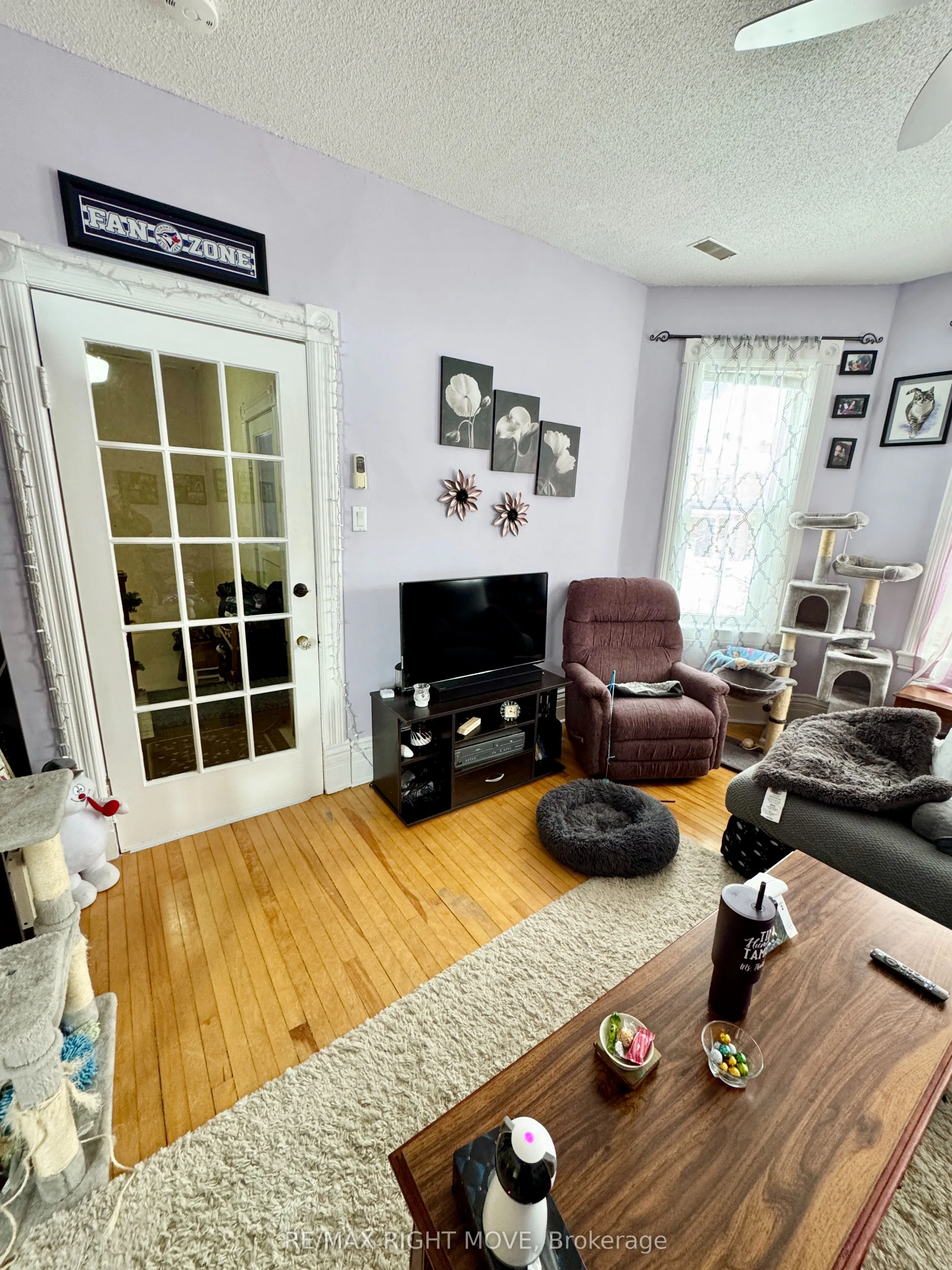 264 Mississaga Street W