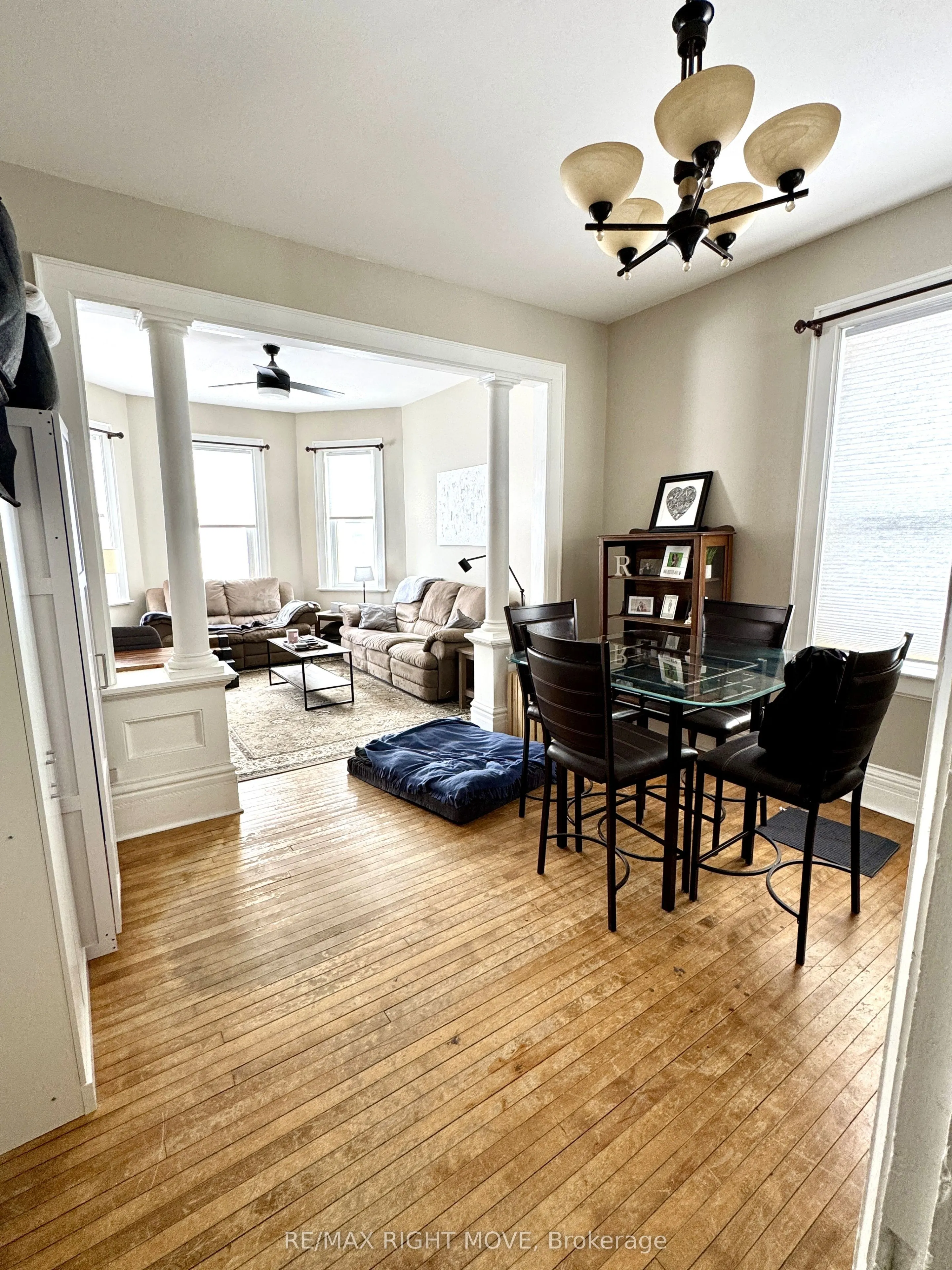 264 Mississaga Street W