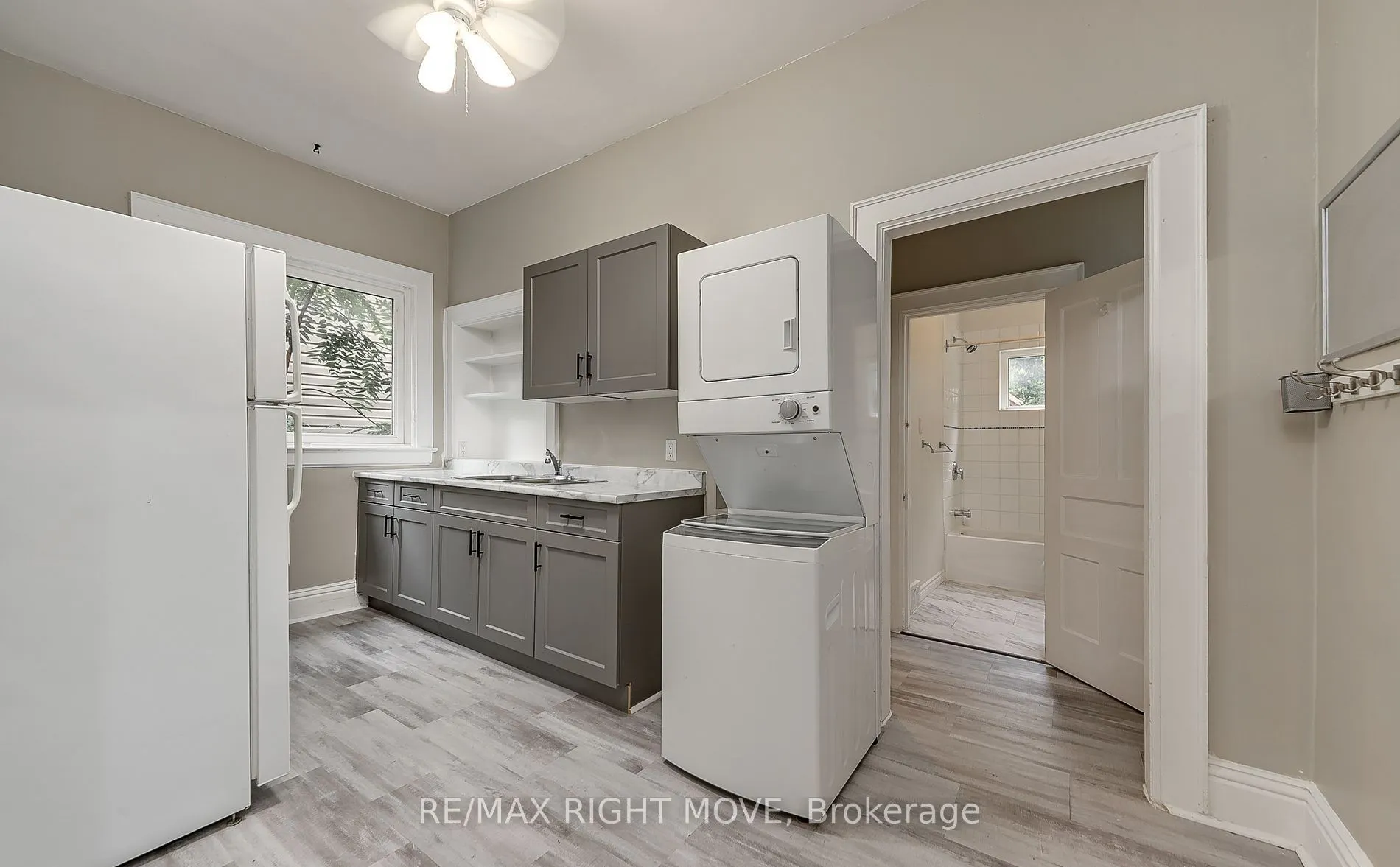 264 Mississaga Street W