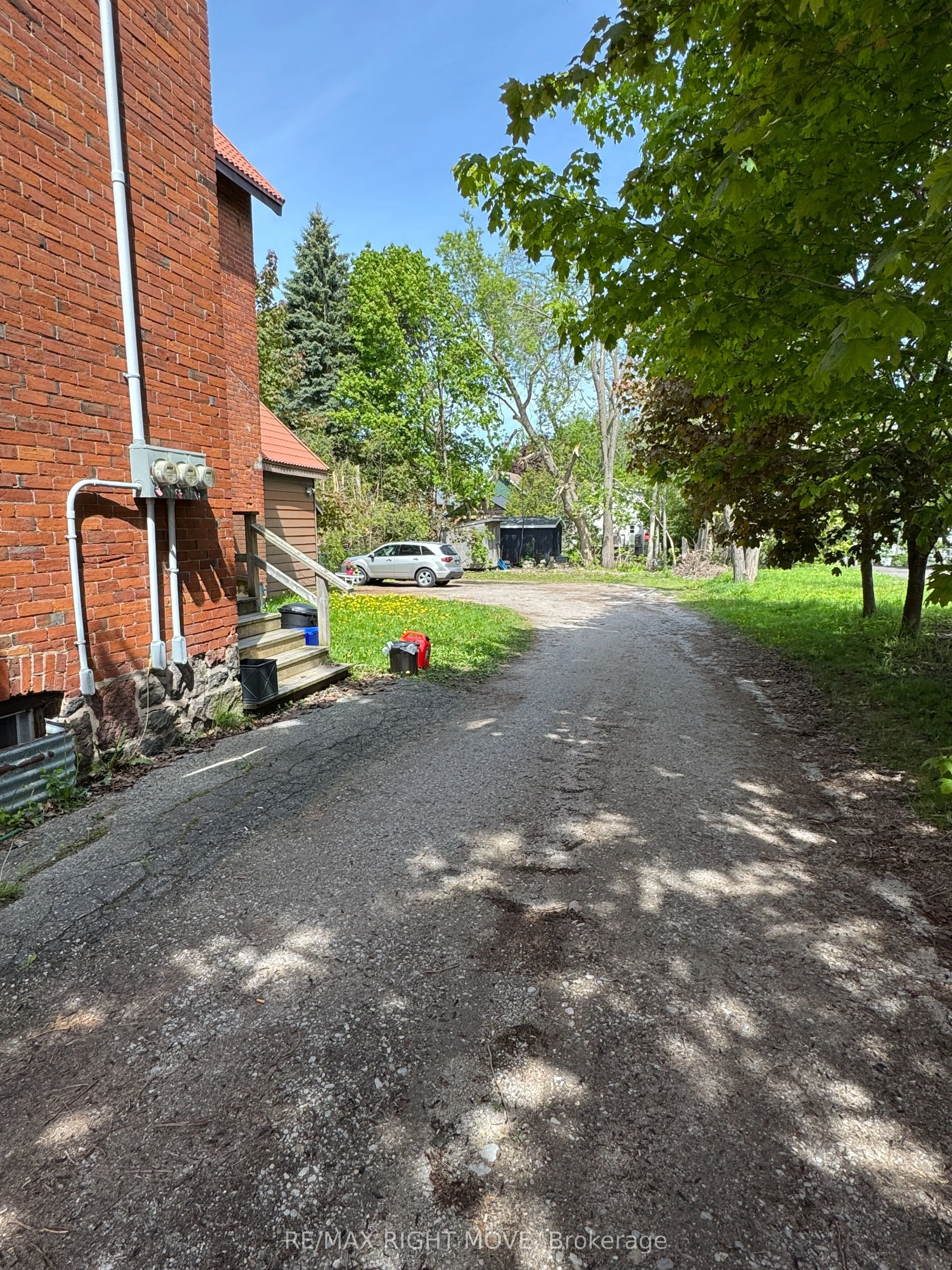 264 Mississaga Street W