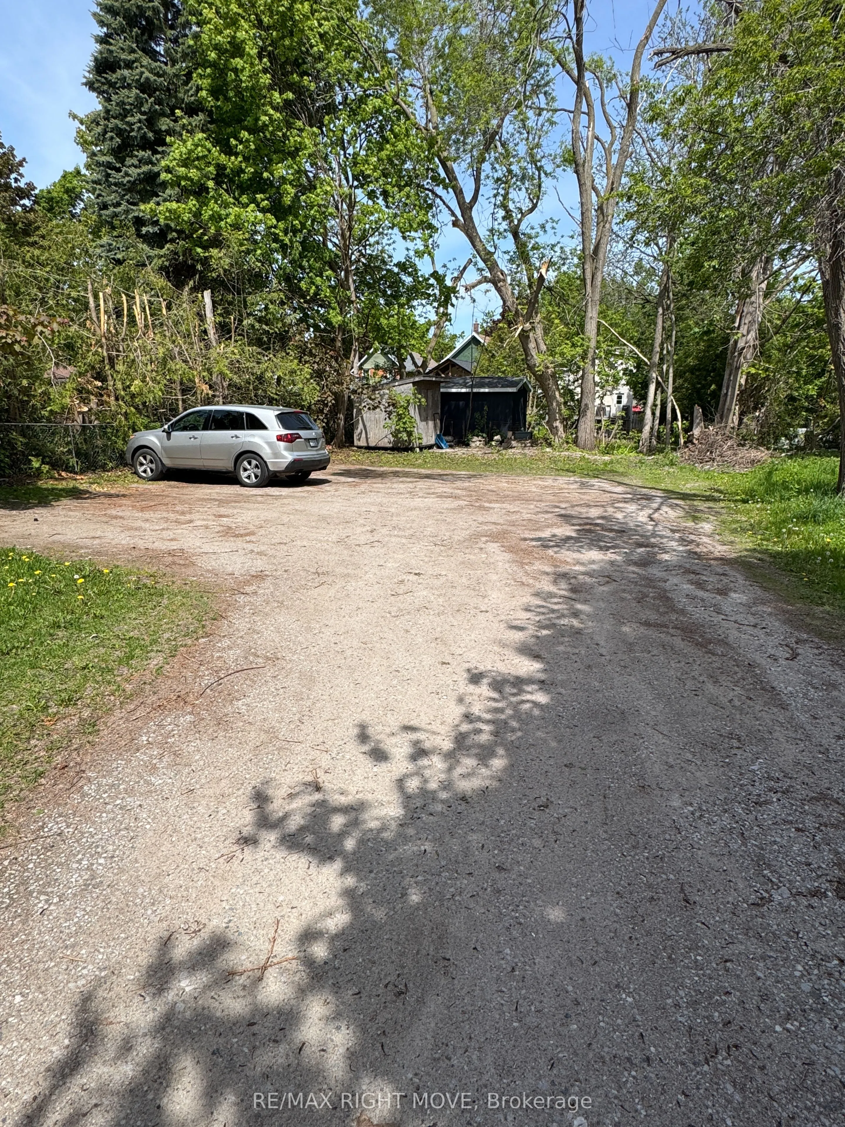 264 Mississaga Street W