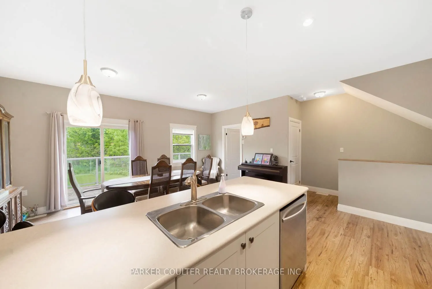 2616 Grand Tamarack Crescent