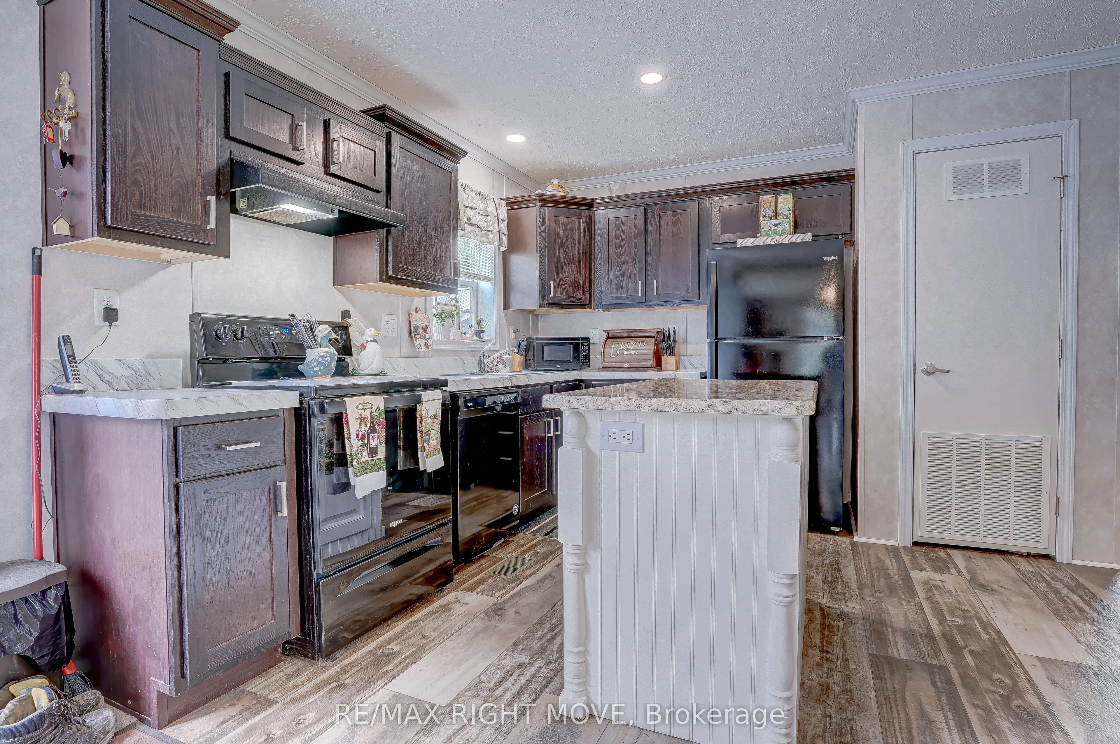 6593 Pioneer Village Lane