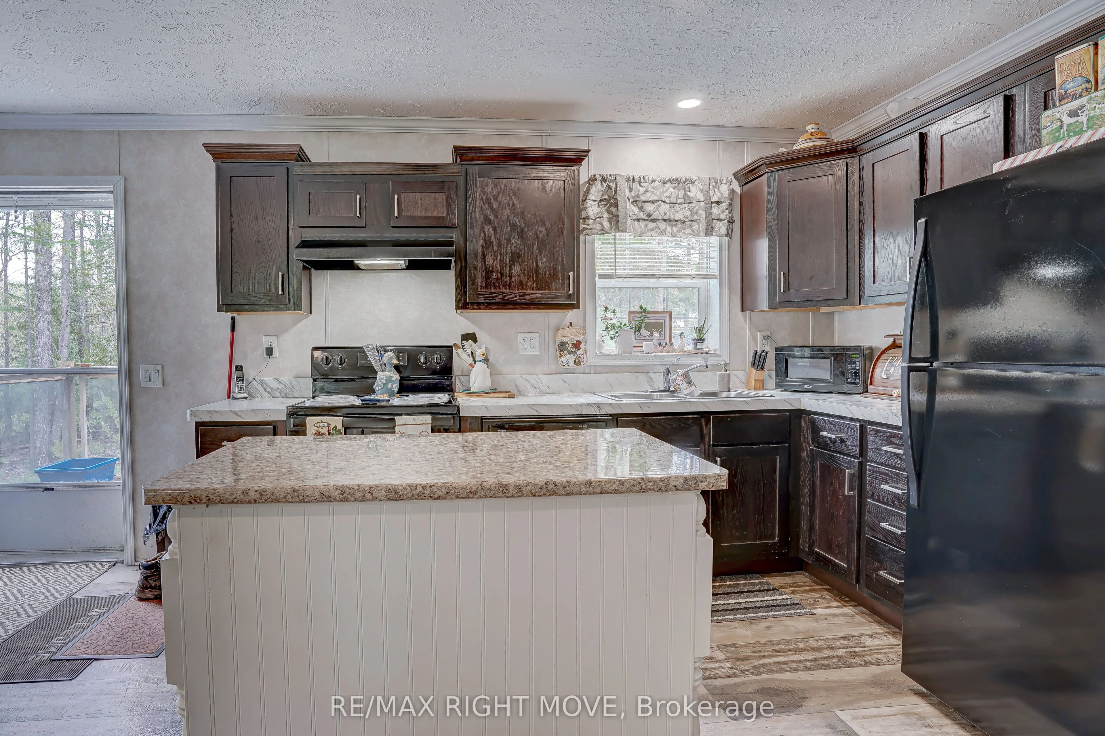 6593 Pioneer Village Lane
