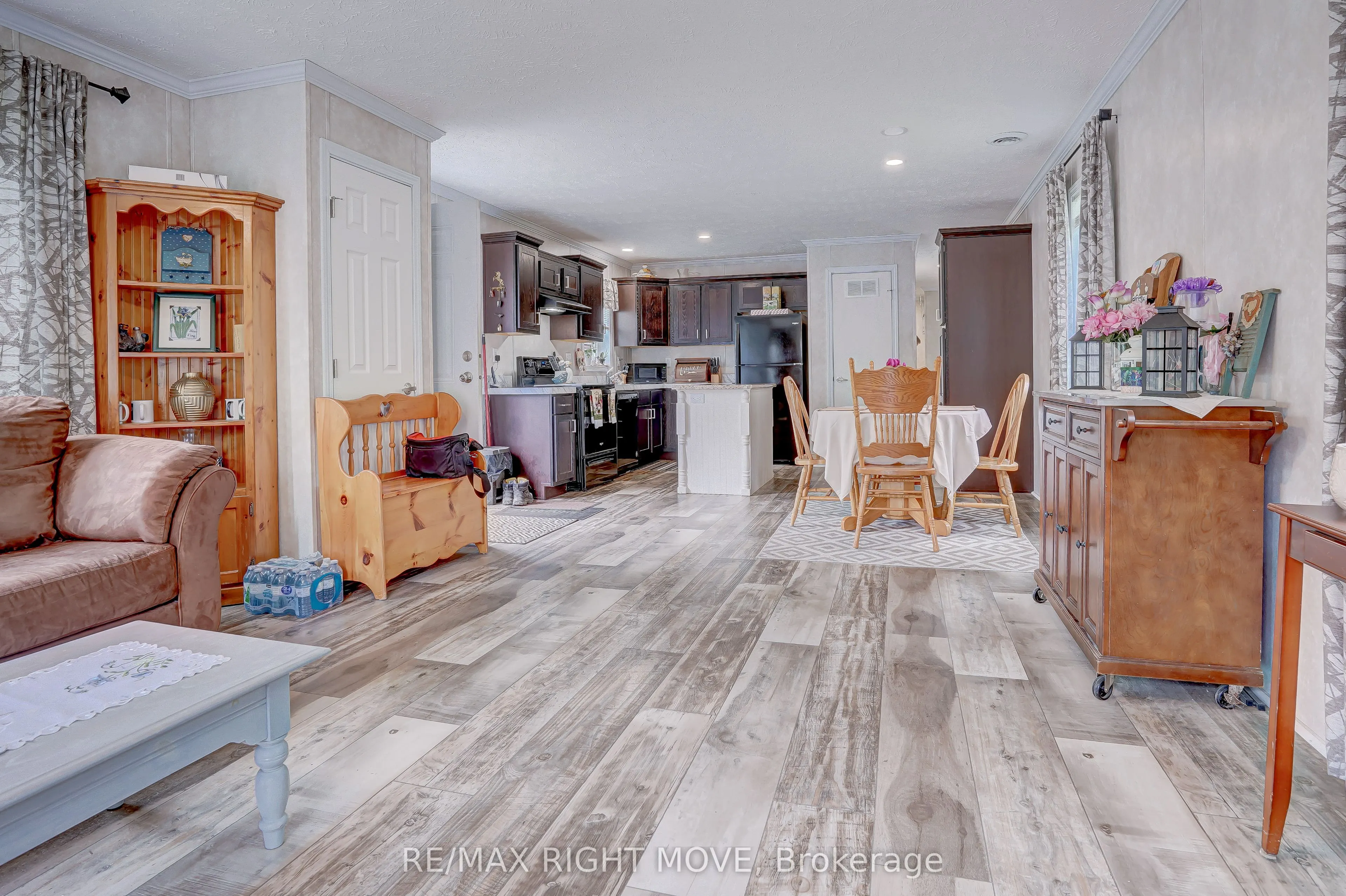 6593 Pioneer Village Lane