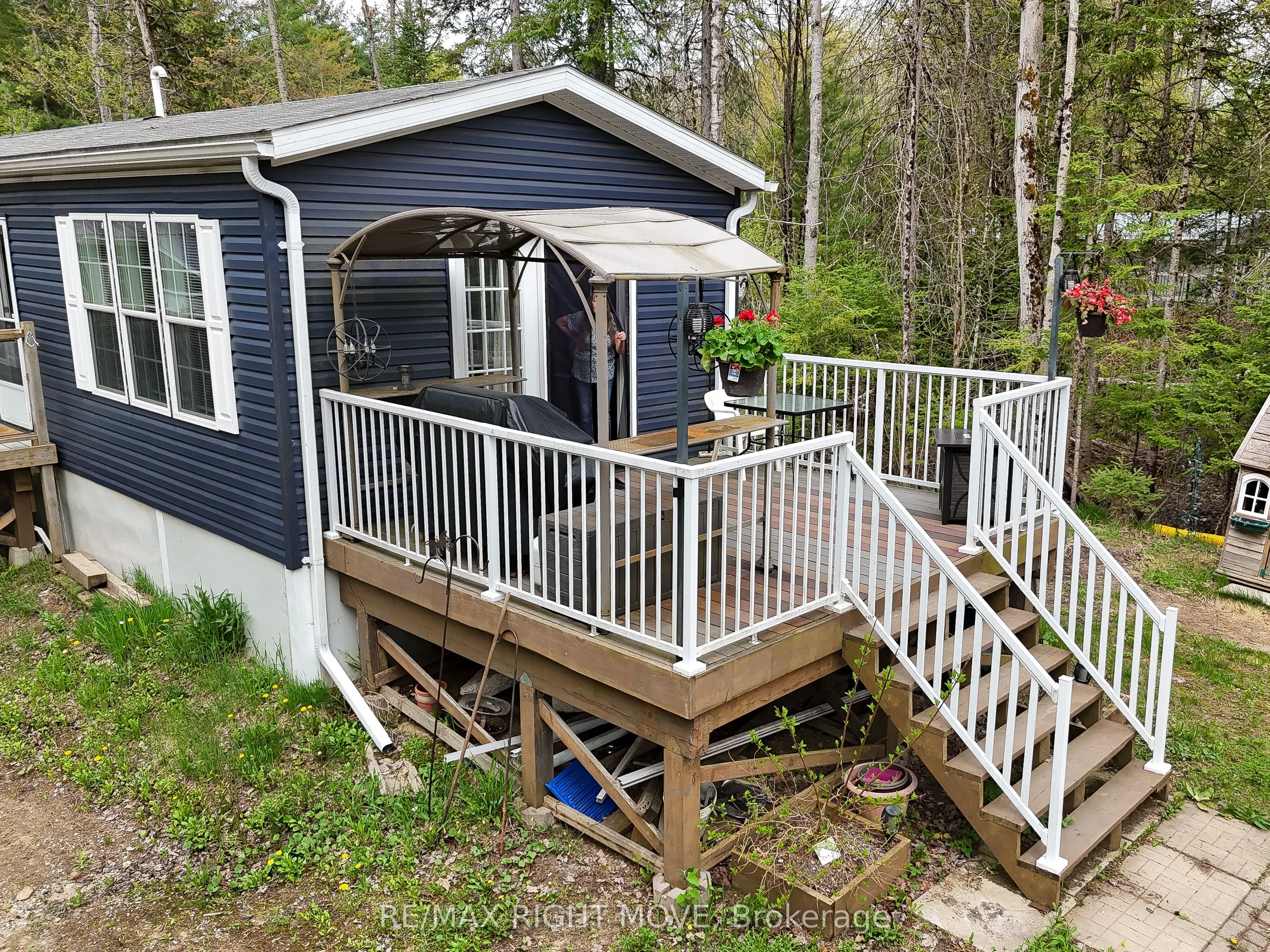 6593 Pioneer Village Lane