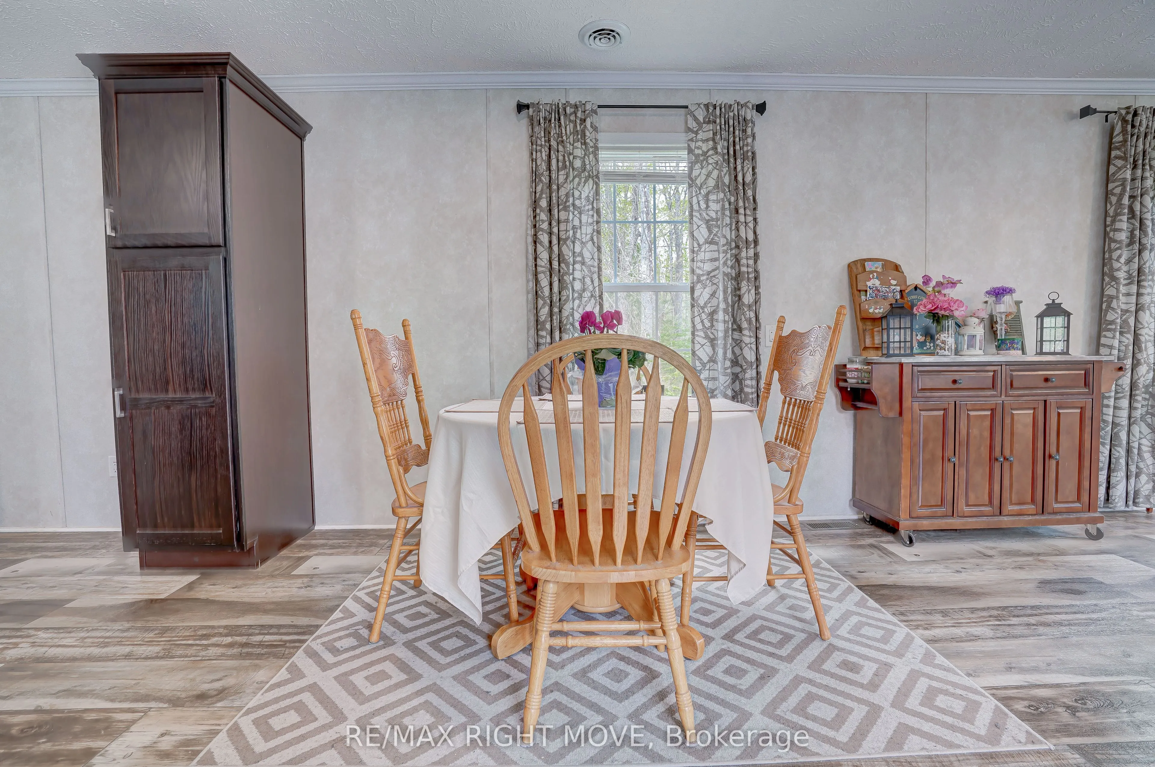 6593 Pioneer Village Lane