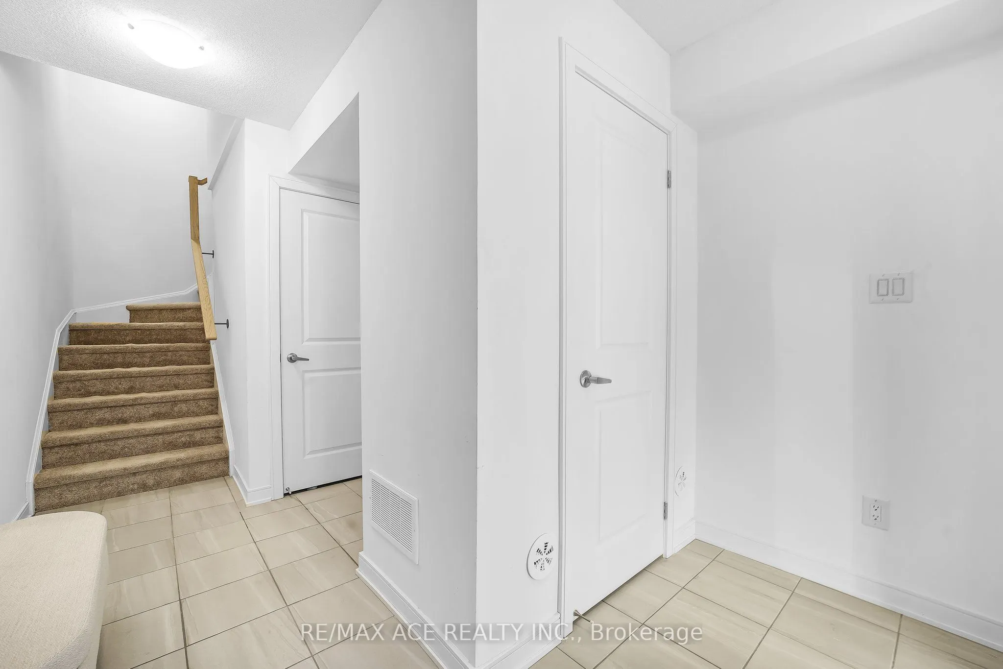 24 Spry Lane