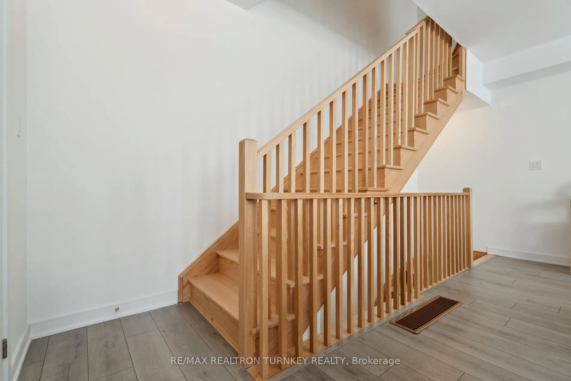 28 Spry Lane