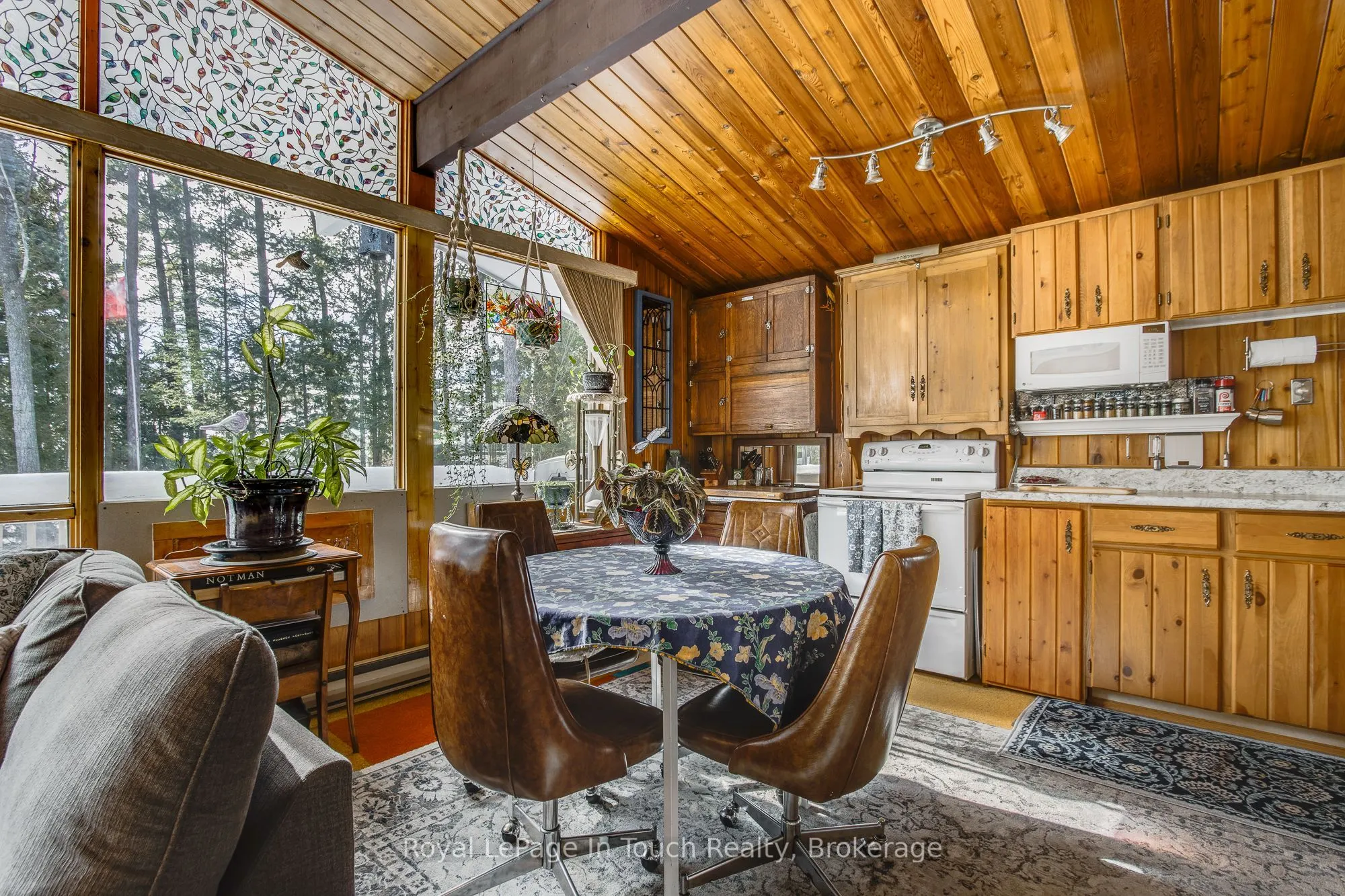 21 MOONLIGHT Court