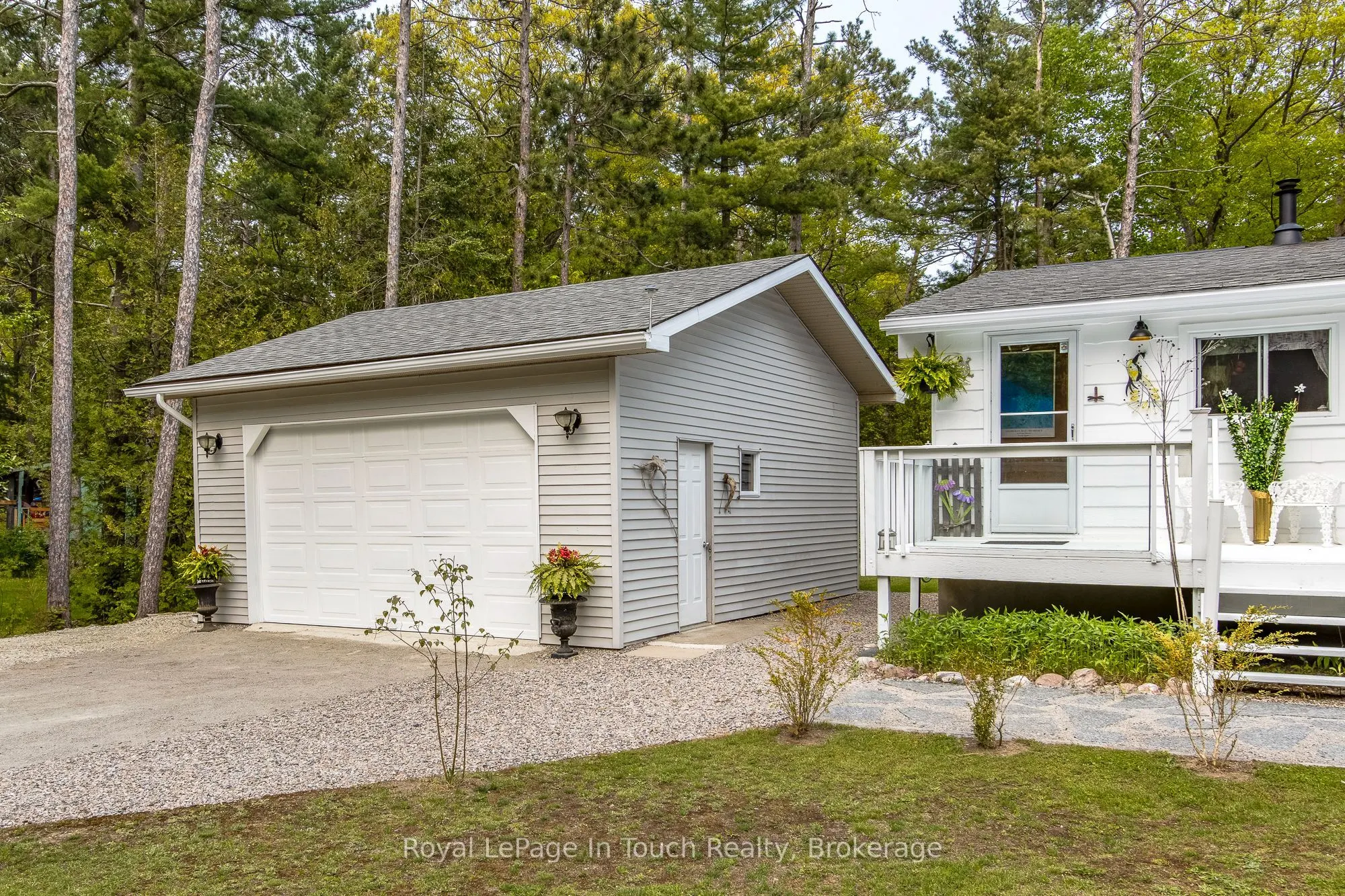 21 MOONLIGHT Court