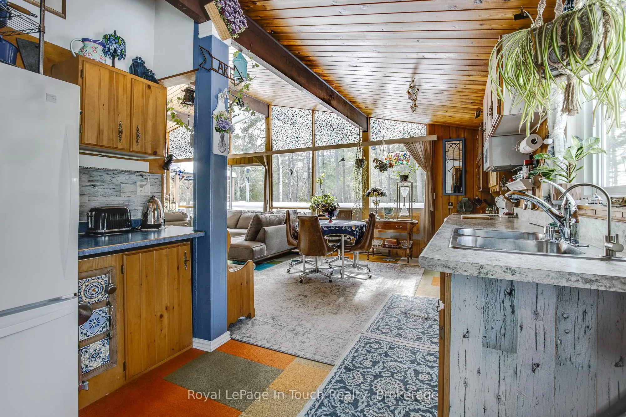 21 MOONLIGHT Court