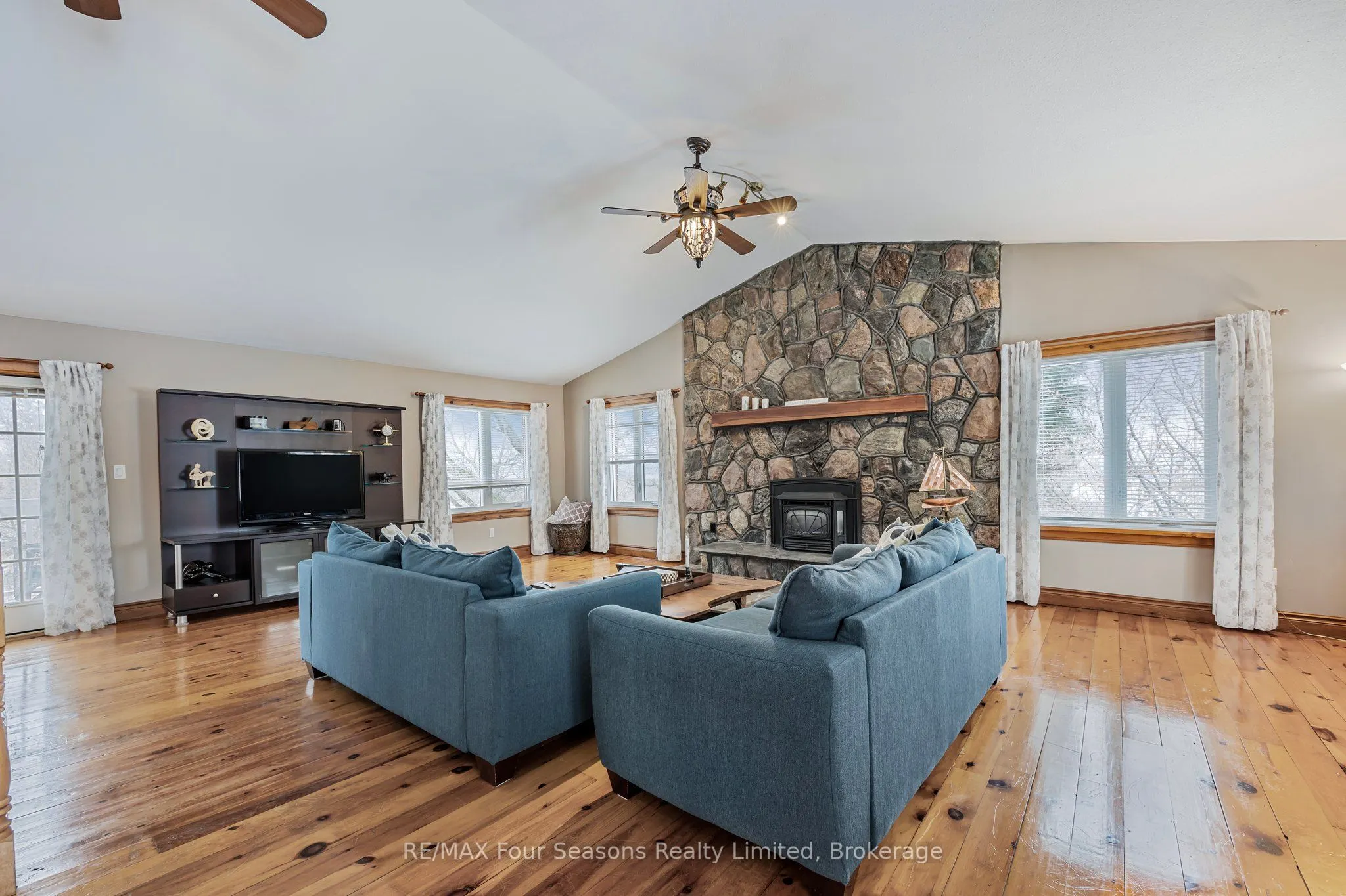 3 Sydenham Trail E