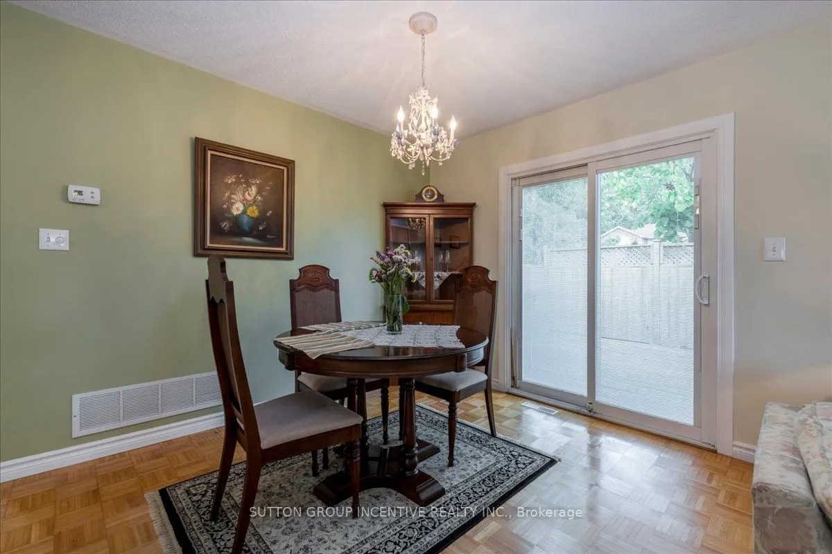 290 Cundles Road W