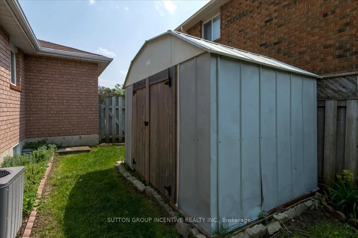 290 Cundles Road W