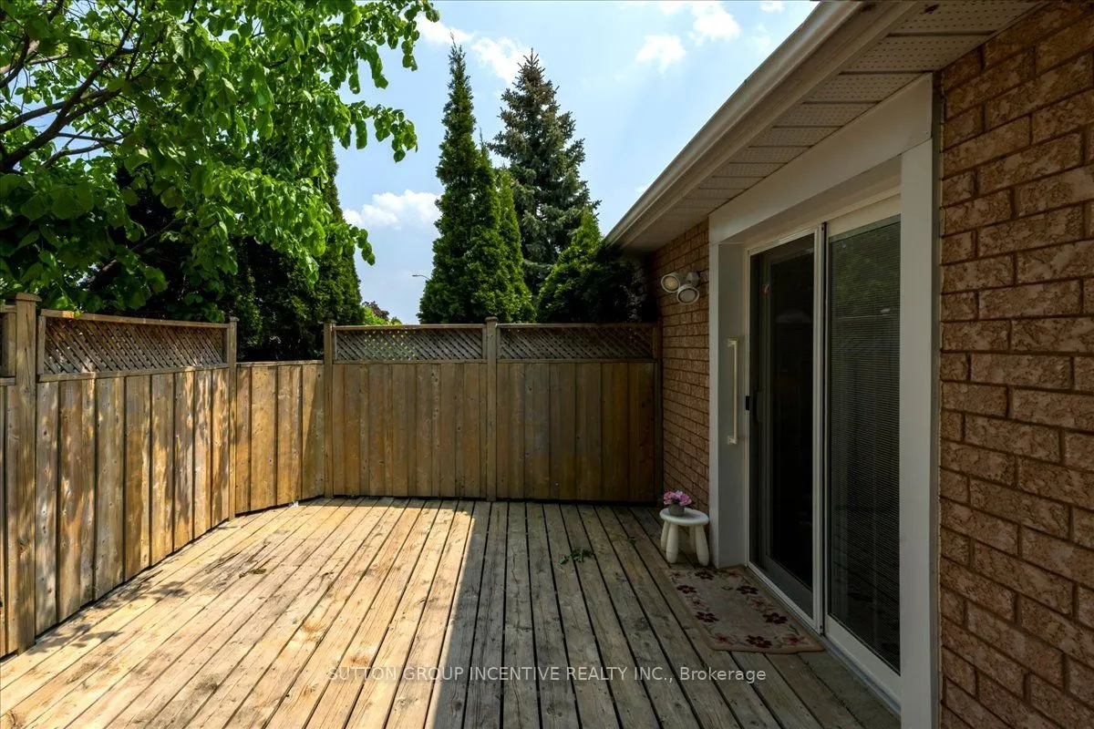 290 Cundles Road W