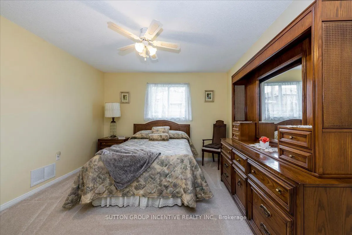 290 Cundles Road W