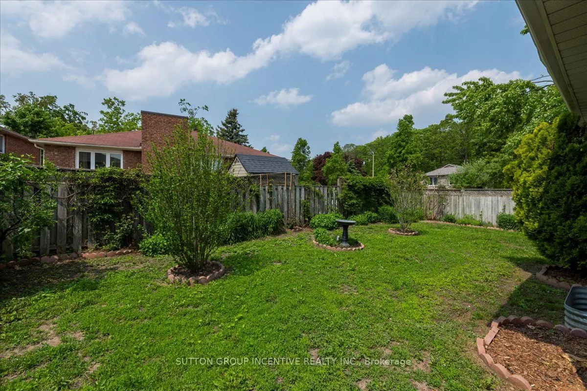 290 Cundles Road W