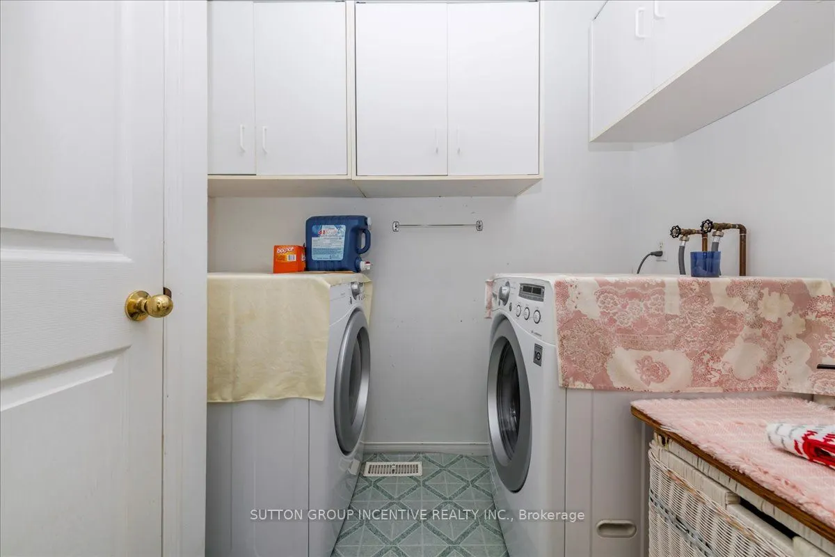 290 Cundles Road W