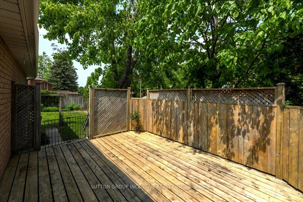 290 Cundles Road W