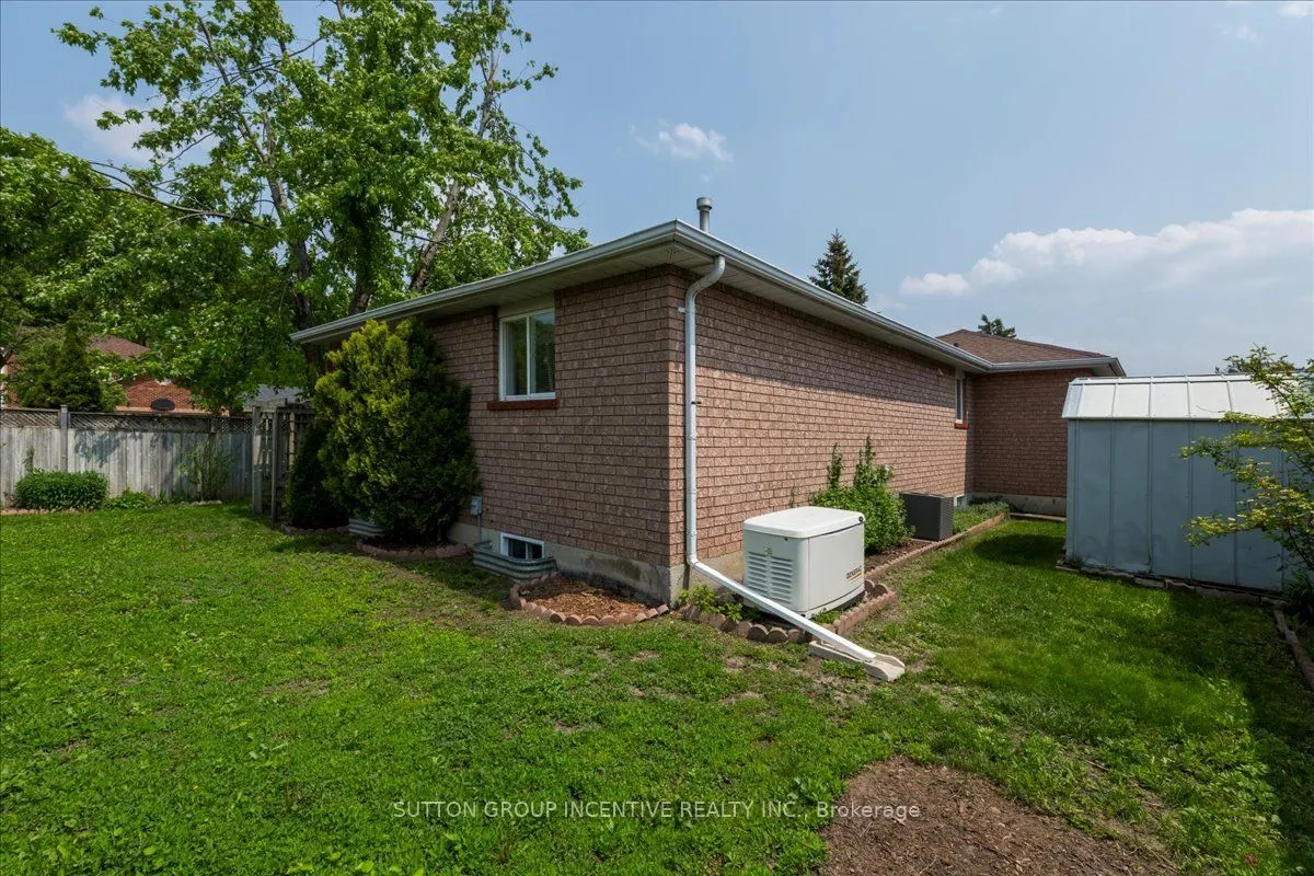 290 Cundles Road W