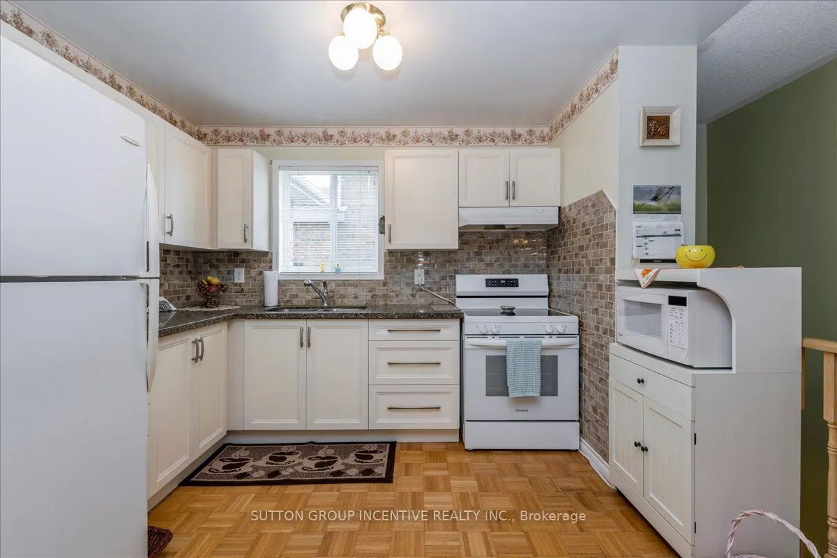 290 Cundles Road W