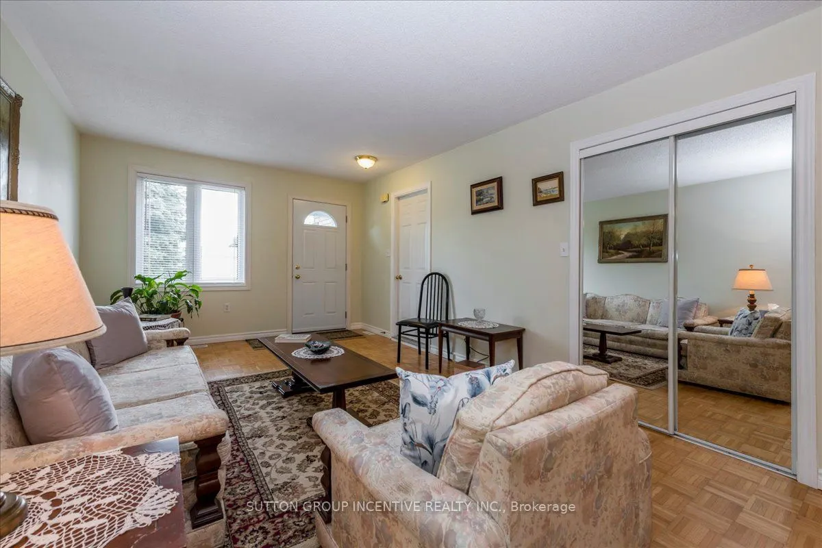 290 Cundles Road W
