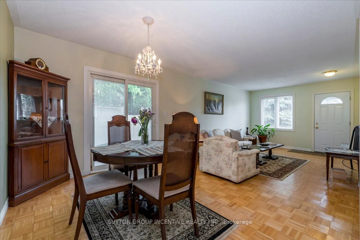 290 Cundles Road W