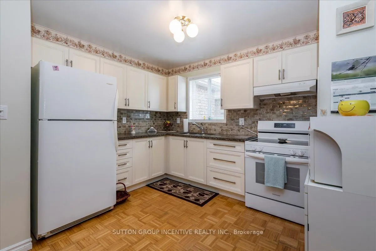 290 Cundles Road W