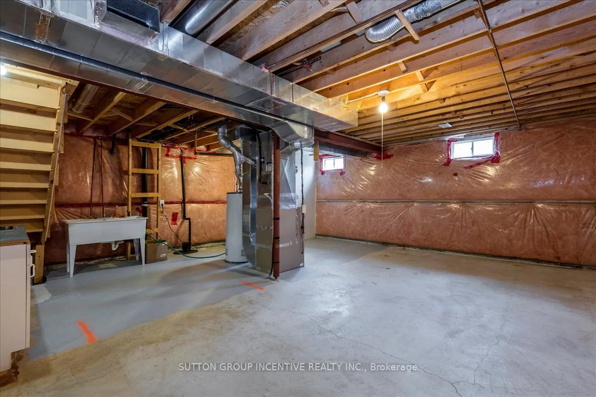 290 Cundles Road W
