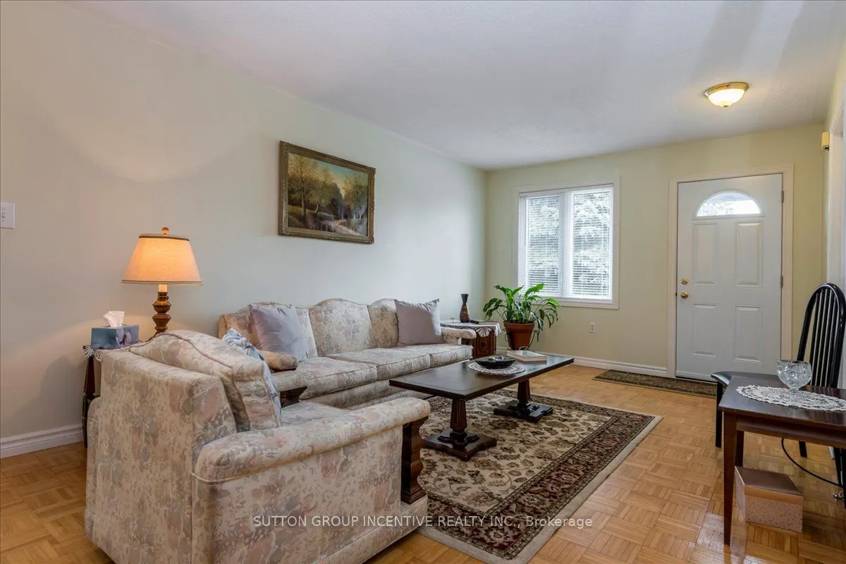 290 Cundles Road W